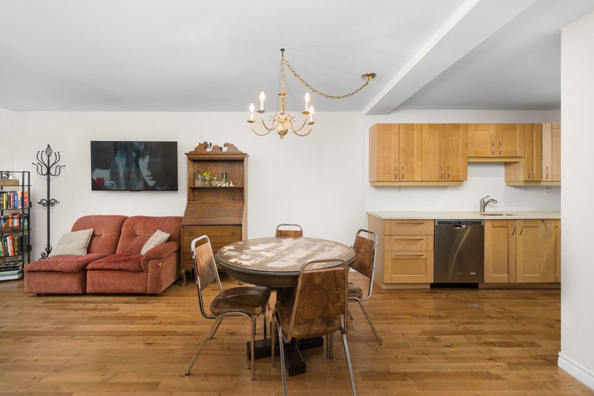 









1205


Rue Montcalm

, 1,
Montréal (Ville-Marie),




QC
H2L3G6

