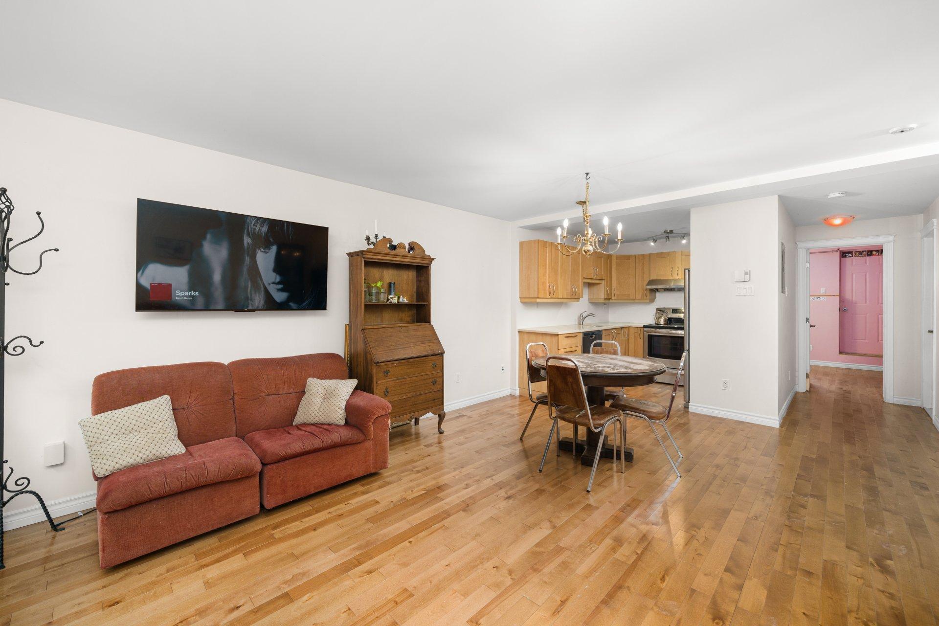 









1205


Rue Montcalm

, 1,
Montréal (Ville-Marie),




QC
H2L3G6

