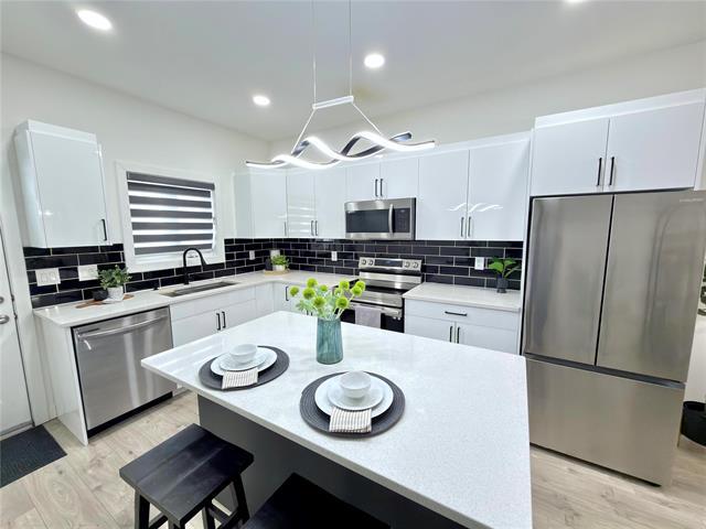 









693


Munroe

AVE,
Winnipeg,




MB
R2K 1J1

