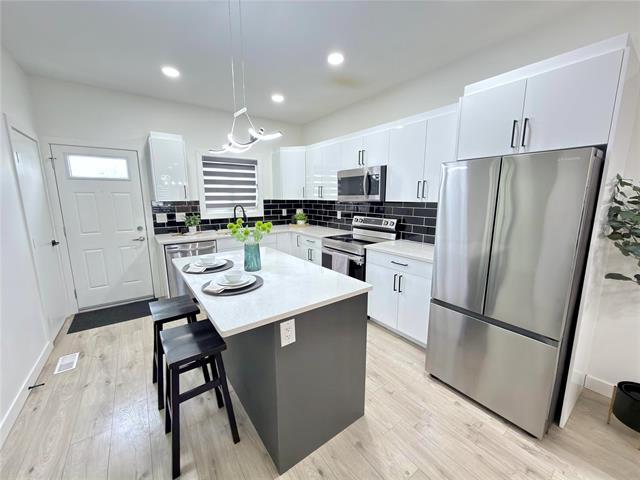 









693


Munroe

AVE,
Winnipeg,




MB
R2K 1J1

