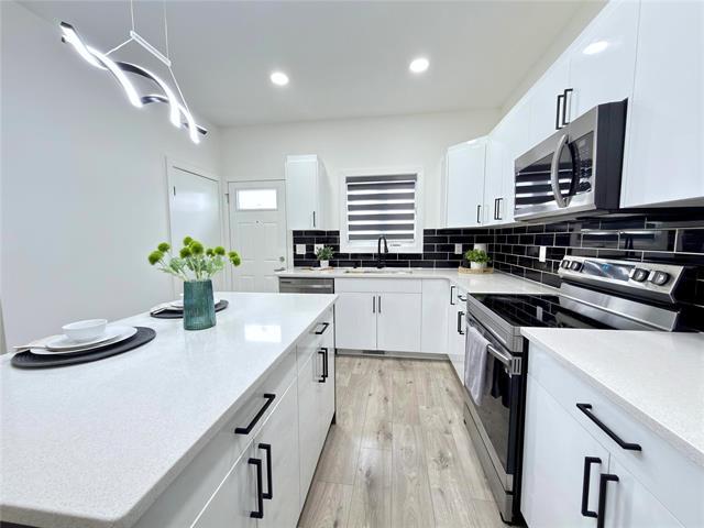 









693


Munroe

AVE,
Winnipeg,




MB
R2K 1J1

