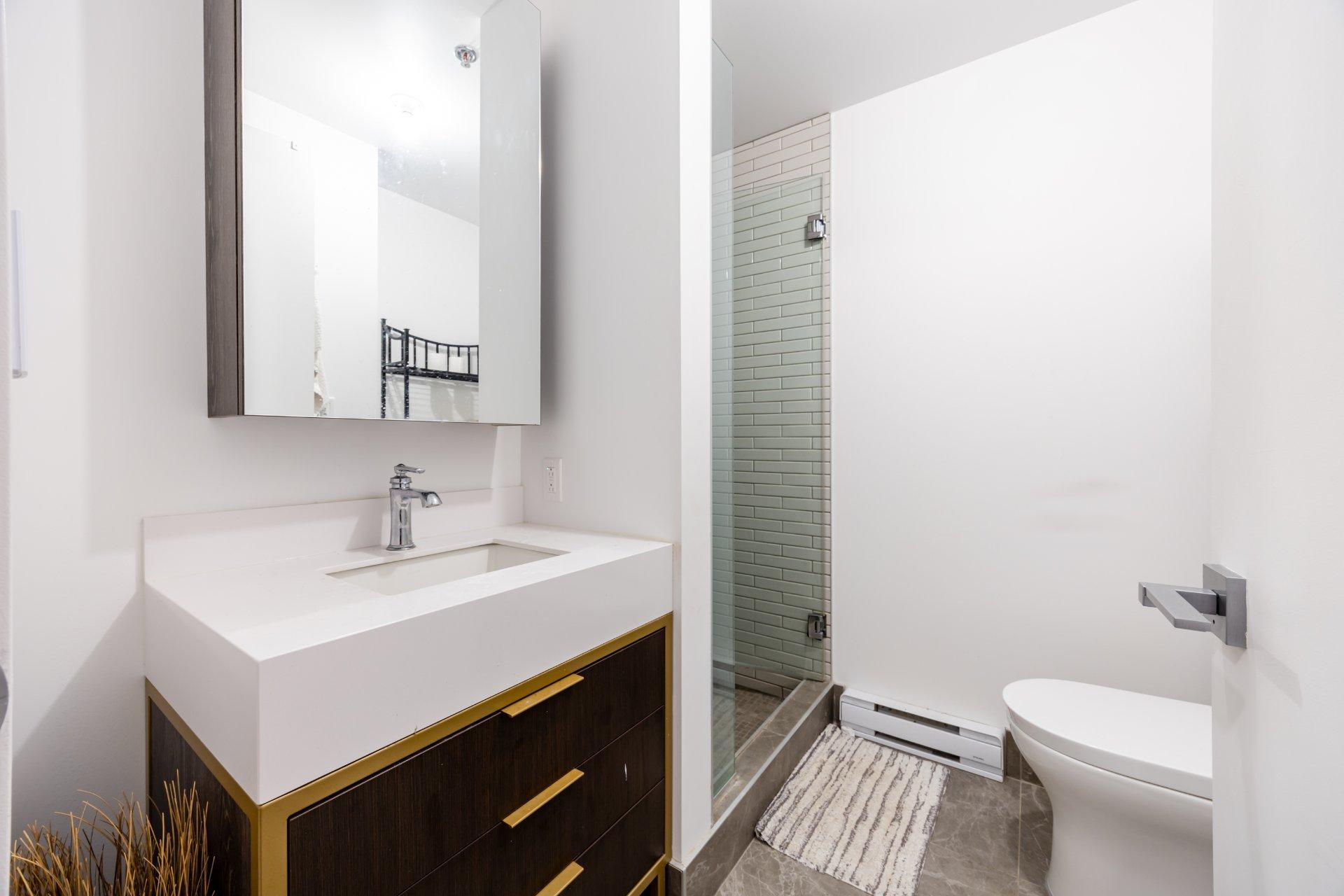 









2060


Rue Peel

, 805,
Montréal (Ville-Marie),




QC
H3A0J1

