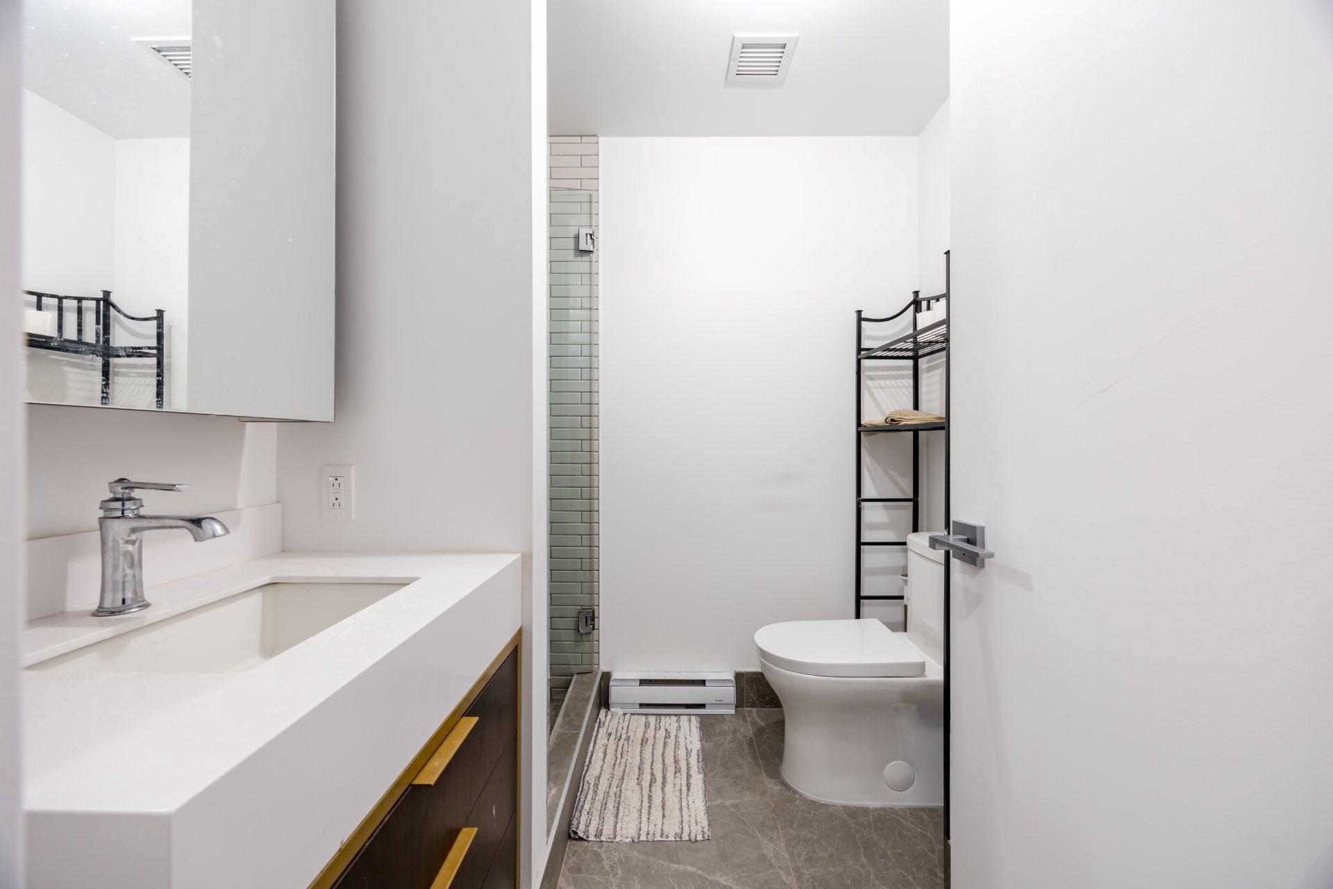 









2060


Rue Peel

, 805,
Montréal (Ville-Marie),




QC
H3A0J1

