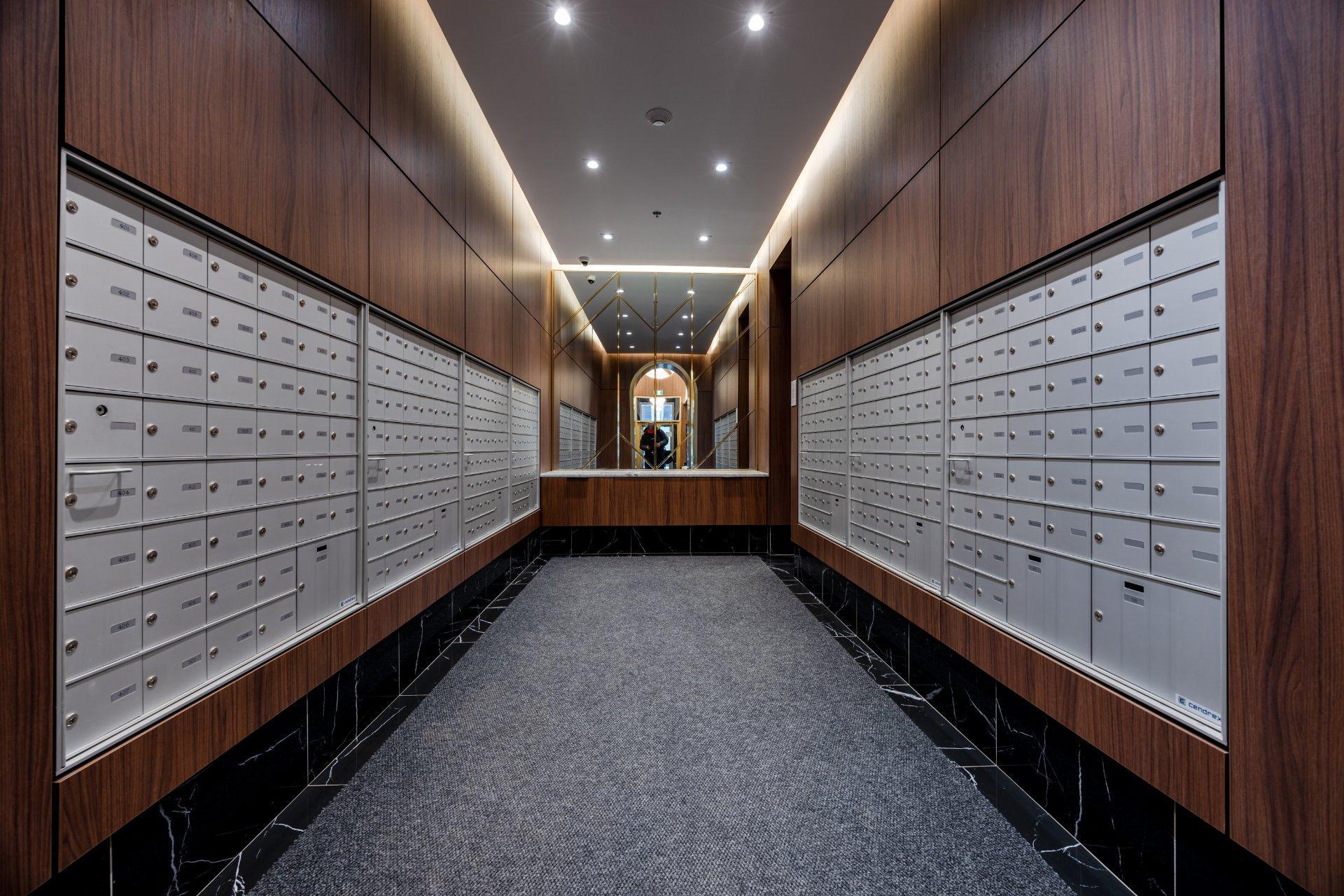 









2060


Rue Peel

, 805,
Montréal (Ville-Marie),




QC
H3A0J1

