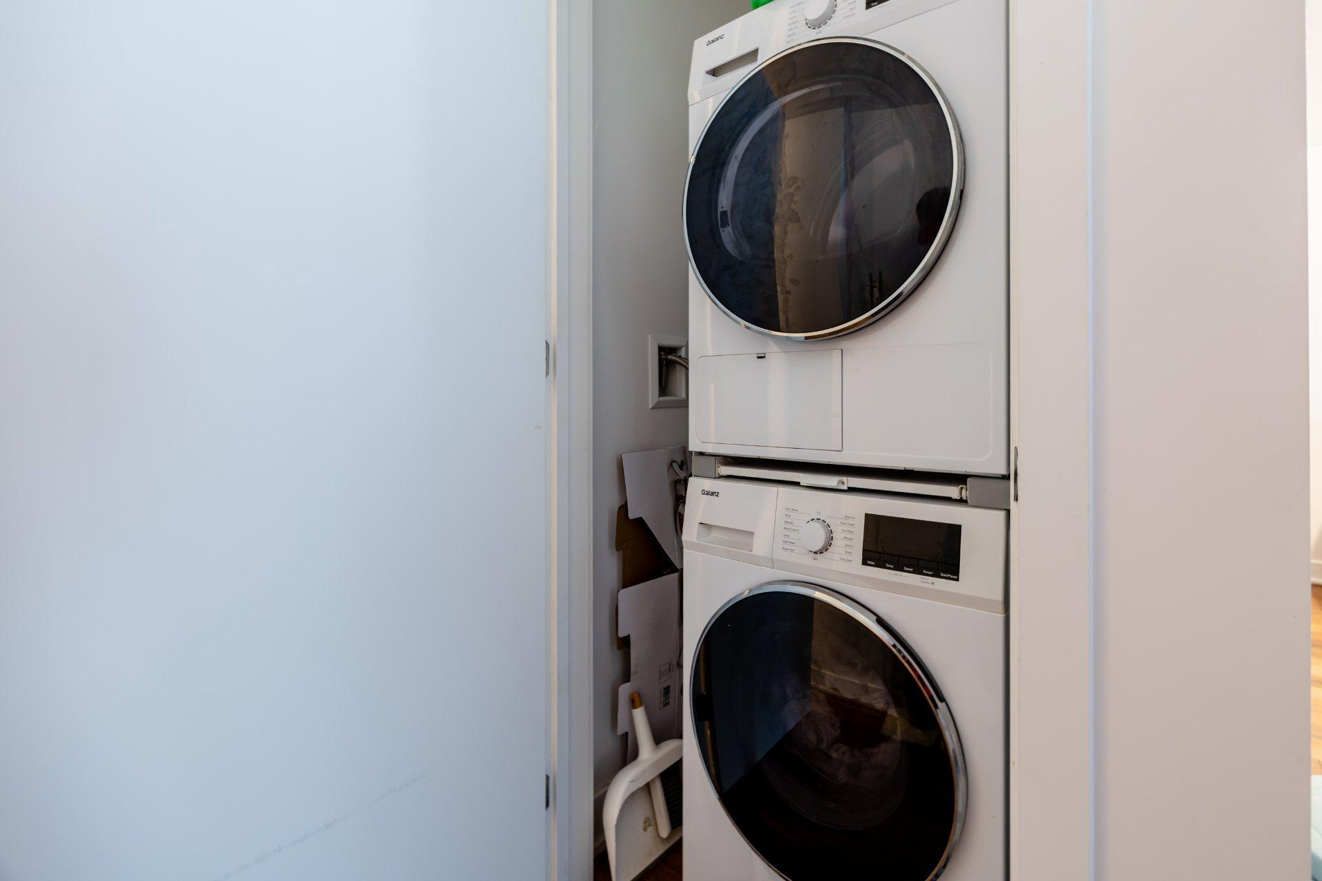 









2060


Rue Peel

, 805,
Montréal (Ville-Marie),




QC
H3A0J1

