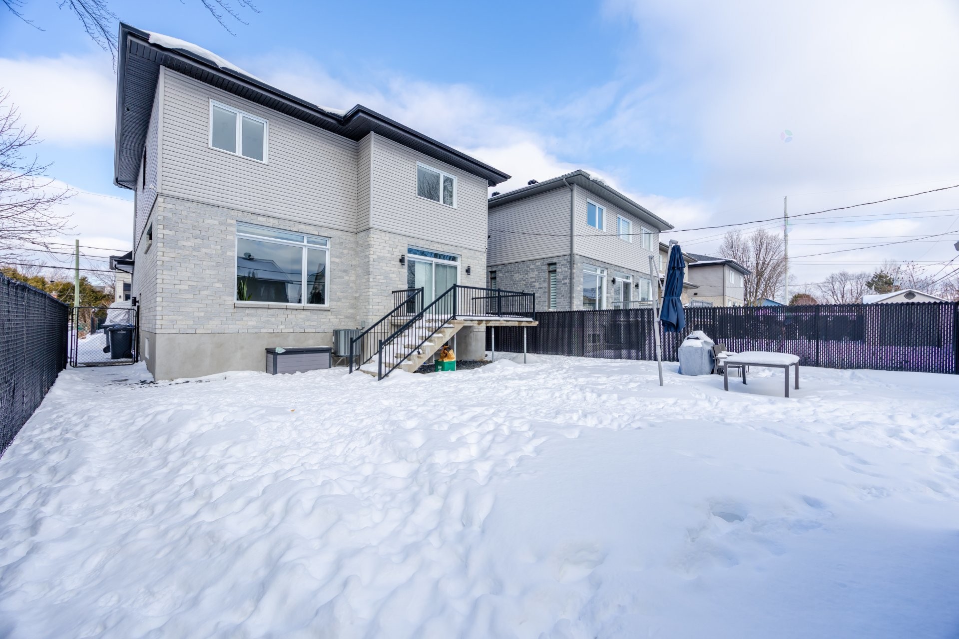 









895


Rue Richelieu

,
Brossard,




QC
J4X1H1

