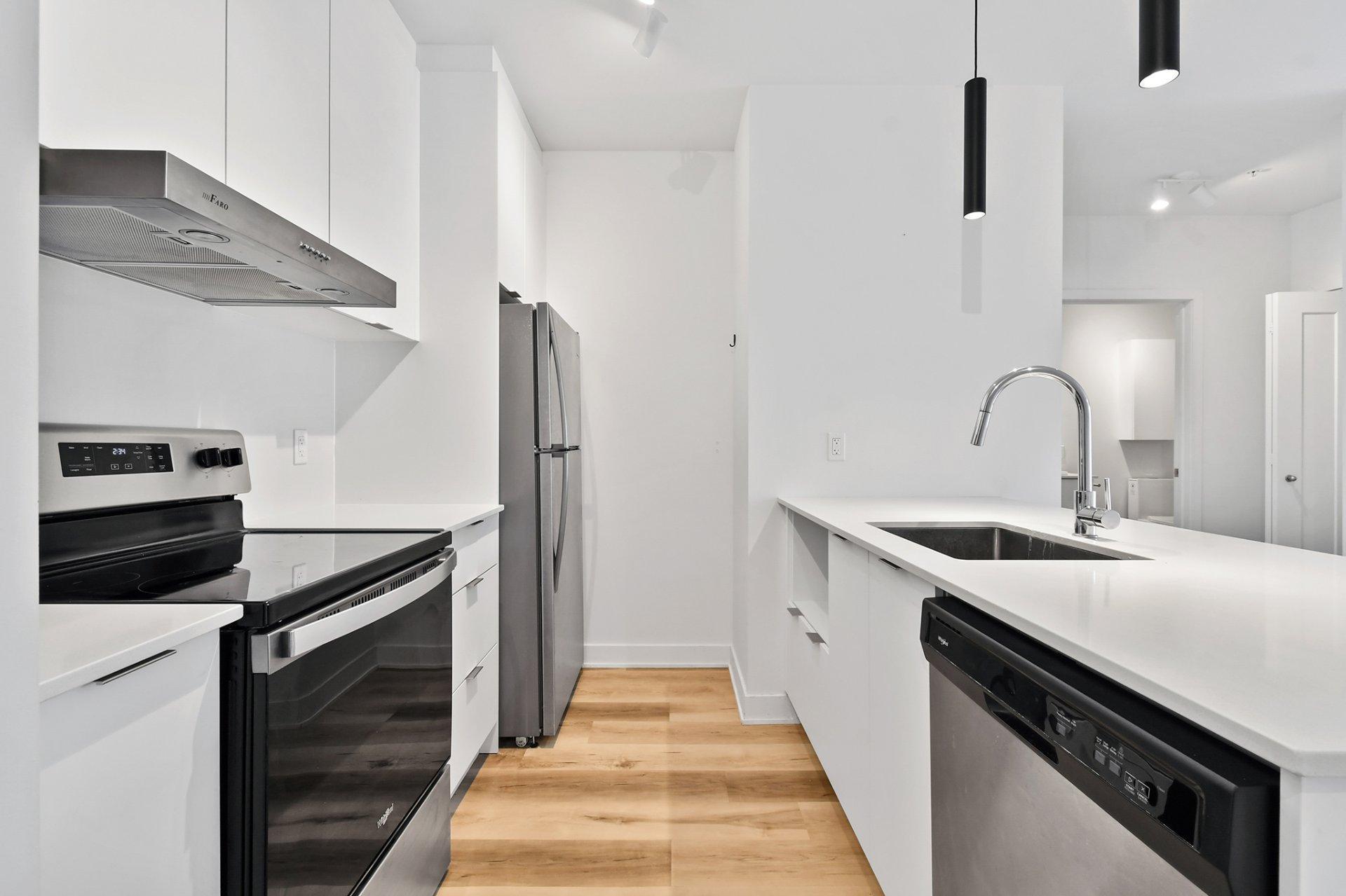 









2121


Av. Papineau

, 206,
Montréal (Ville-Marie),




QC
H2K4J5

