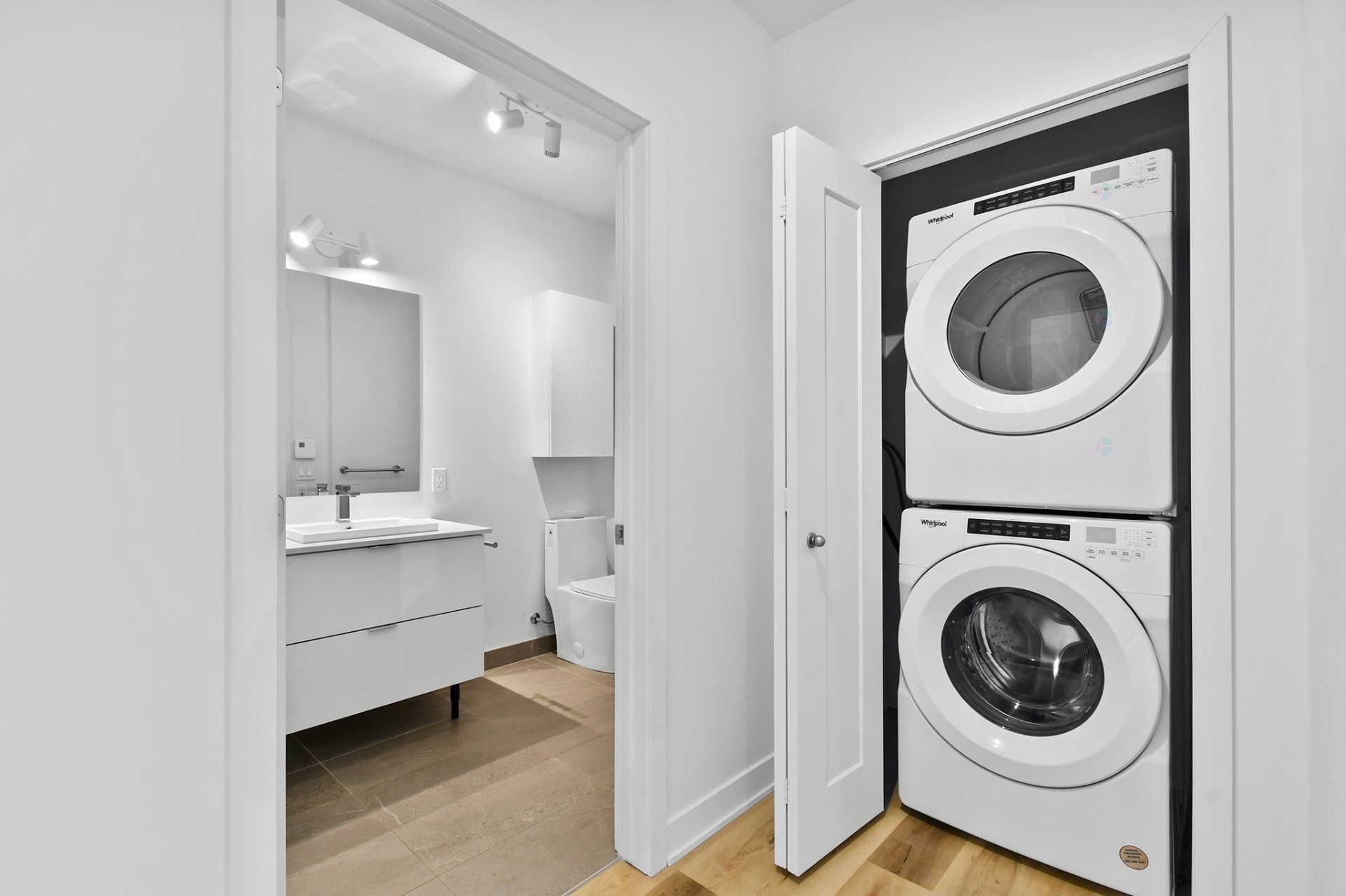 









2121


Av. Papineau

, 306,
Montréal (Ville-Marie),




QC
H2K0E6

