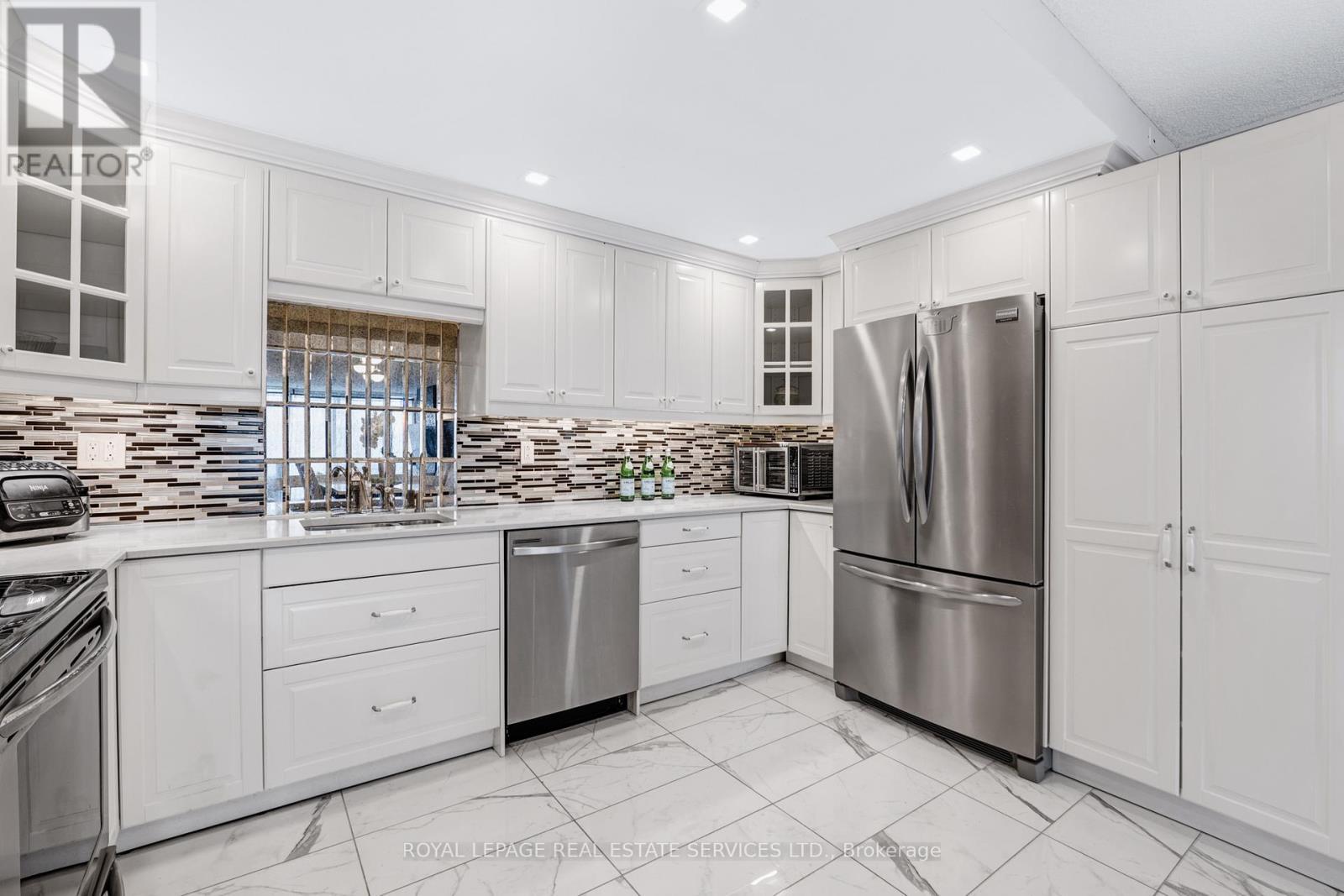 












605 - 20 SPEERS ROAD

,
Oakville,




Ontario
L6K3R5

