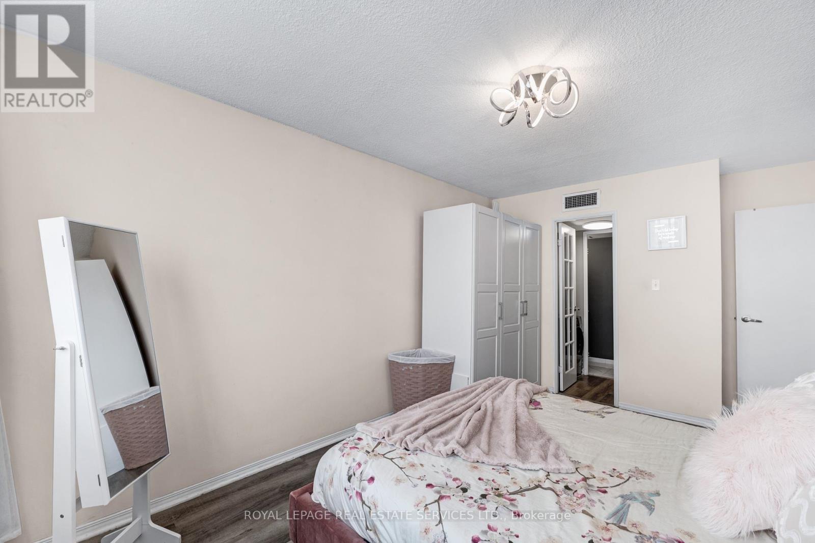 












605 - 20 SPEERS ROAD

,
Oakville,




Ontario
L6K3R5

