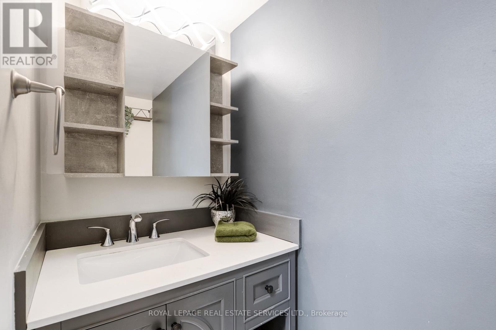 












605 - 20 SPEERS ROAD

,
Oakville,




Ontario
L6K3R5

