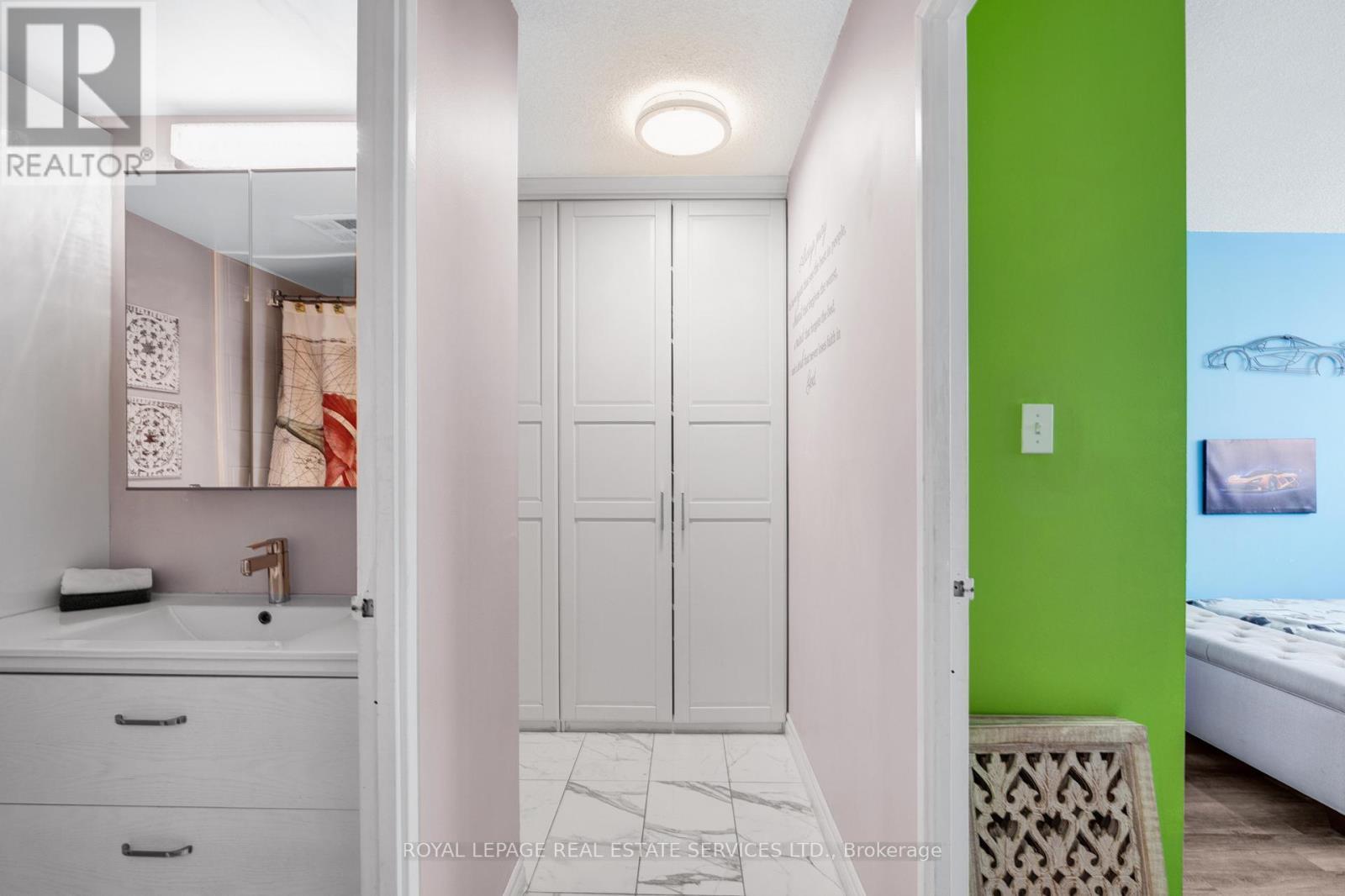 












605 - 20 SPEERS ROAD

,
Oakville,




Ontario
L6K3R5

