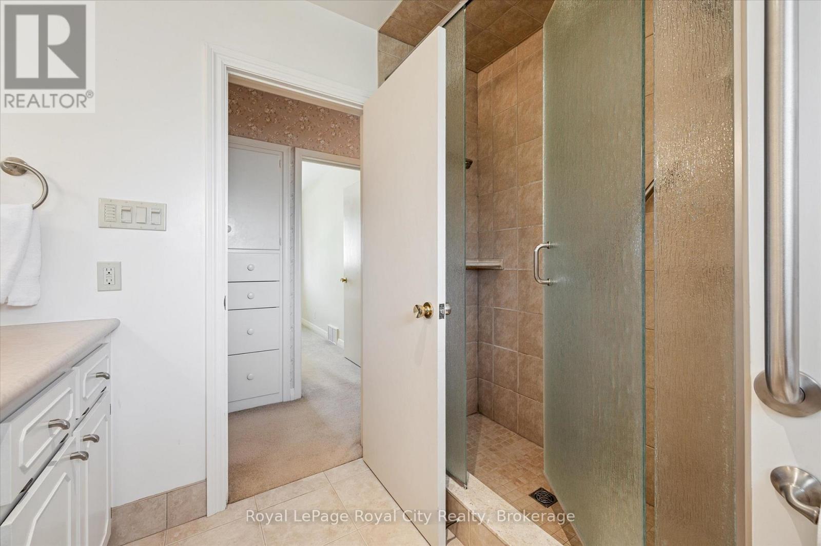 












67 WOODSIDE ROAD

,
Guelph (Dovercliffe Park/Old University),




Ontario
N1G2H1

