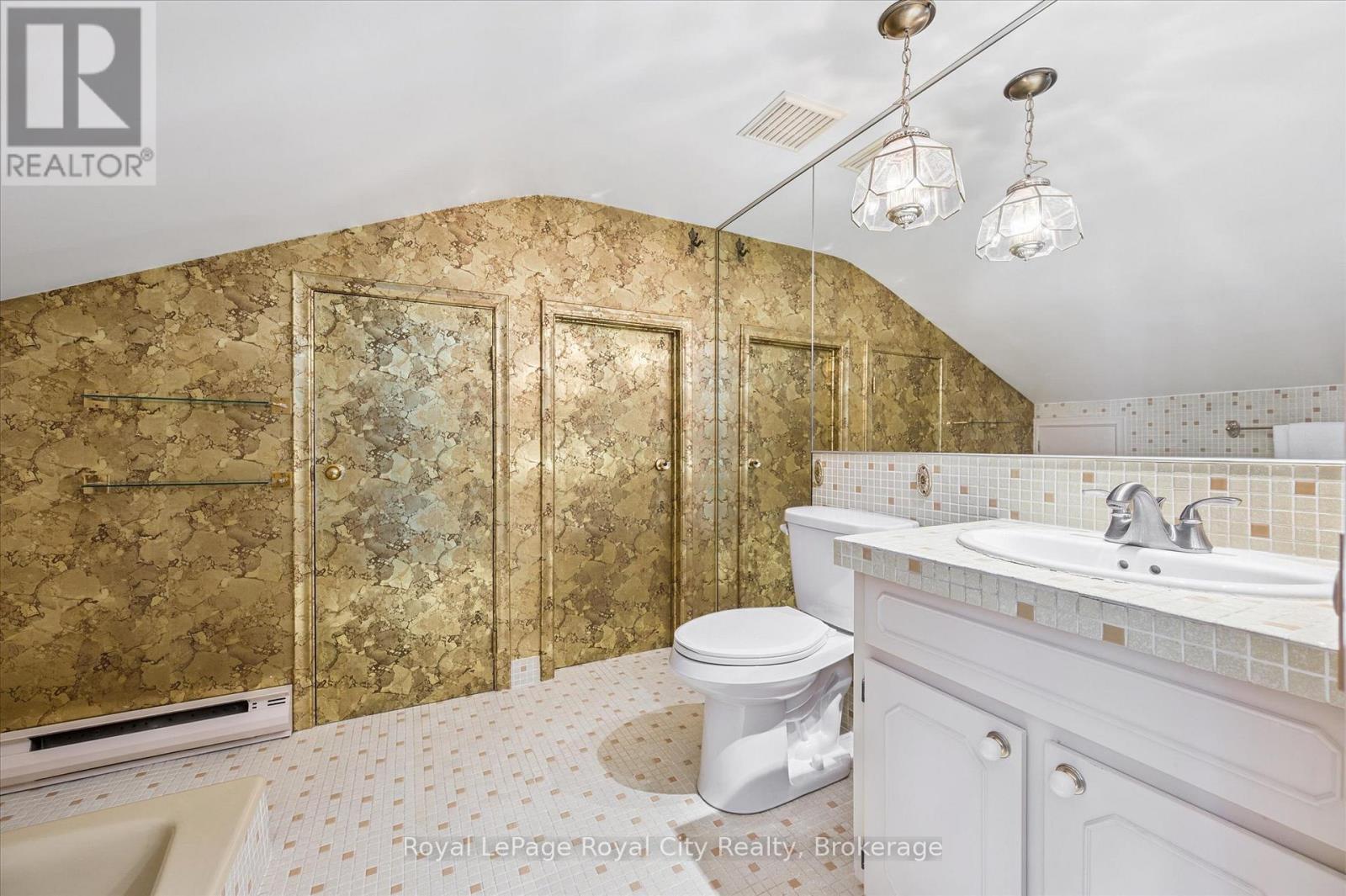 












67 WOODSIDE ROAD

,
Guelph (Dovercliffe Park/Old University),




Ontario
N1G2H1

