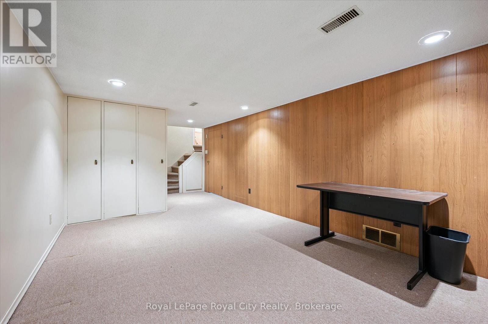 












67 WOODSIDE ROAD

,
Guelph (Dovercliffe Park/Old University),




Ontario
N1G2H1

