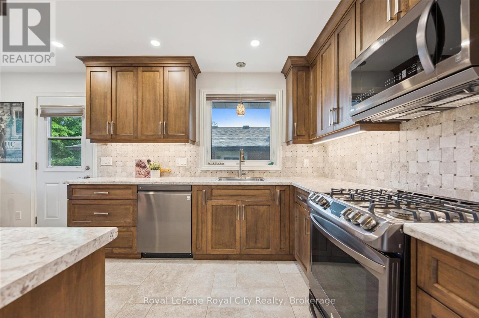 












47 ARGYLE DRIVE

,
Guelph (Dovercliffe Park/Old University),




Ontario
N1G2P4

