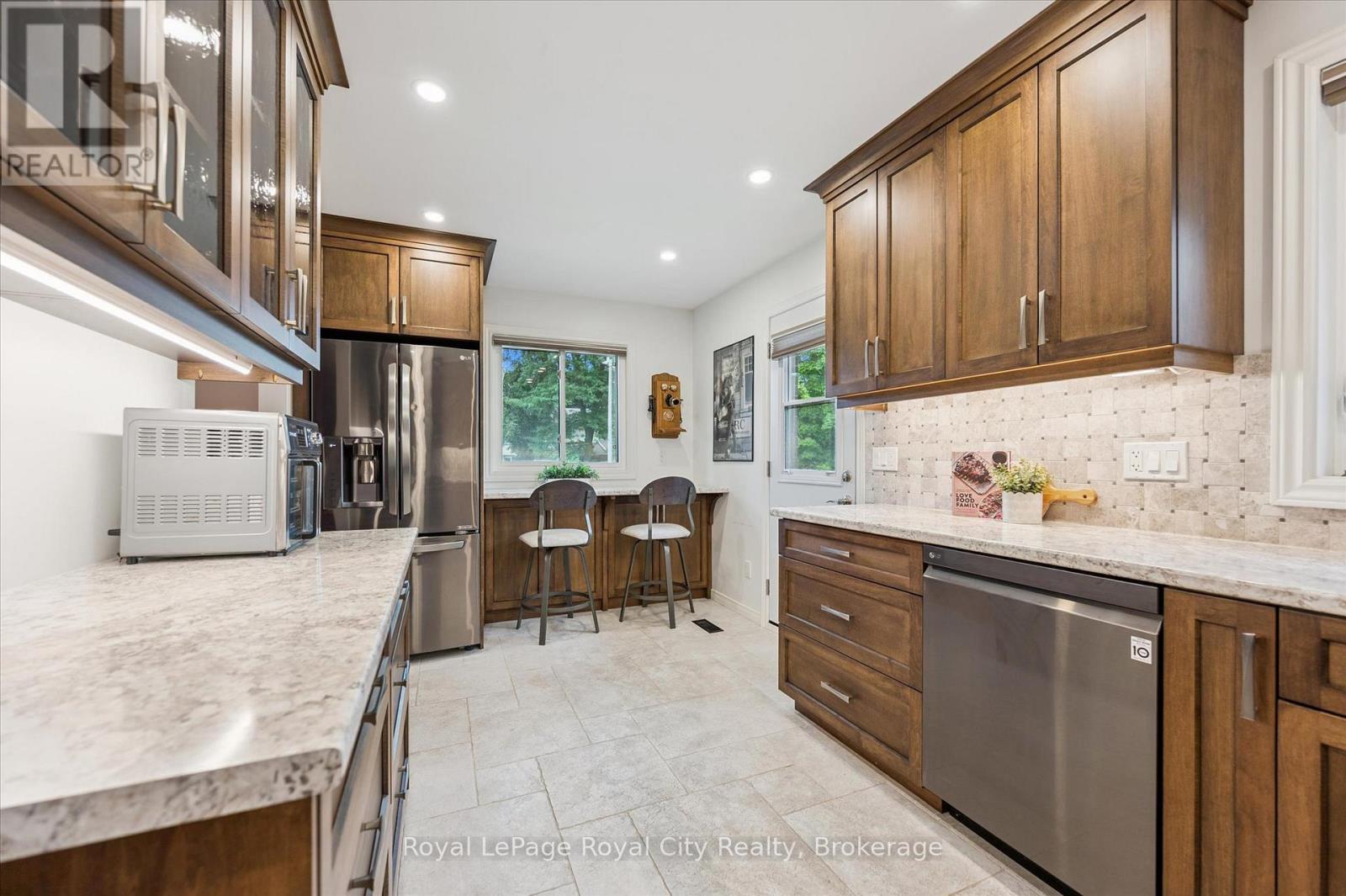 












47 ARGYLE DRIVE

,
Guelph (Dovercliffe Park/Old University),




Ontario
N1G2P4

