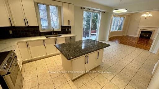 









2089


Blackforest

Crescent,
Oakville,




ON
L6M 4T5

