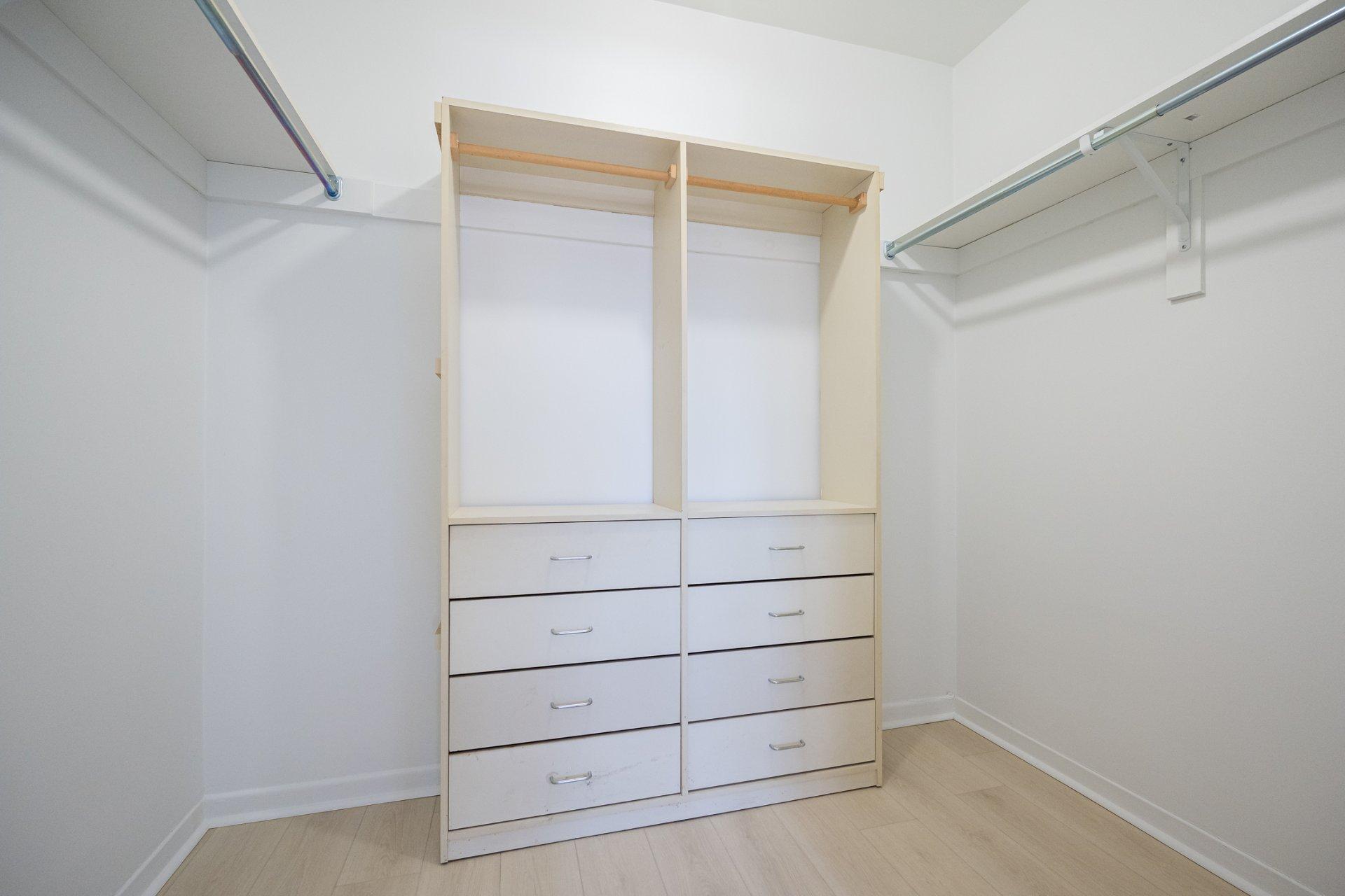 









786


Ch. du Sablon

,
Laval (Chomedey),




QC
H7W4H6

