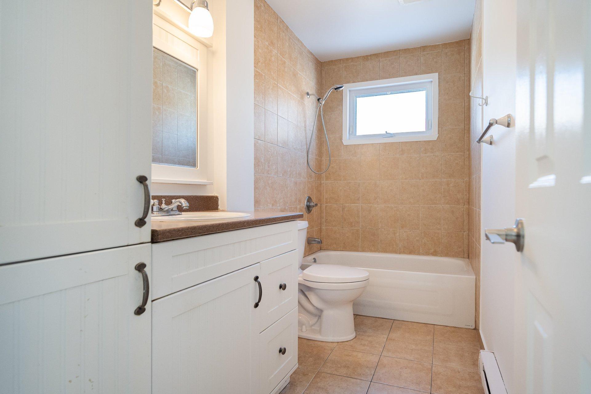 









786


Ch. du Sablon

,
Laval (Chomedey),




QC
H7W4H6

