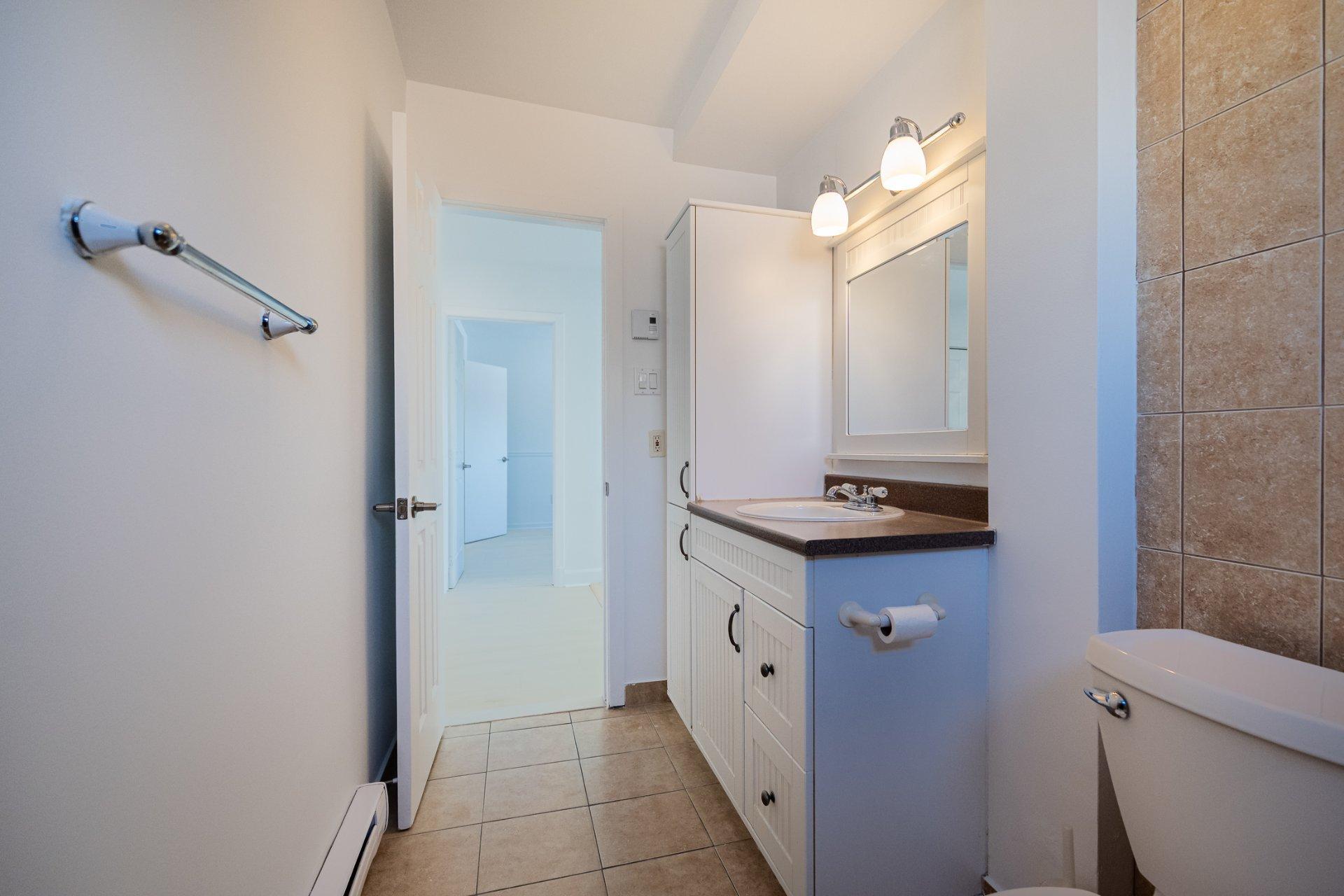 









786


Ch. du Sablon

,
Laval (Chomedey),




QC
H7W4H6

