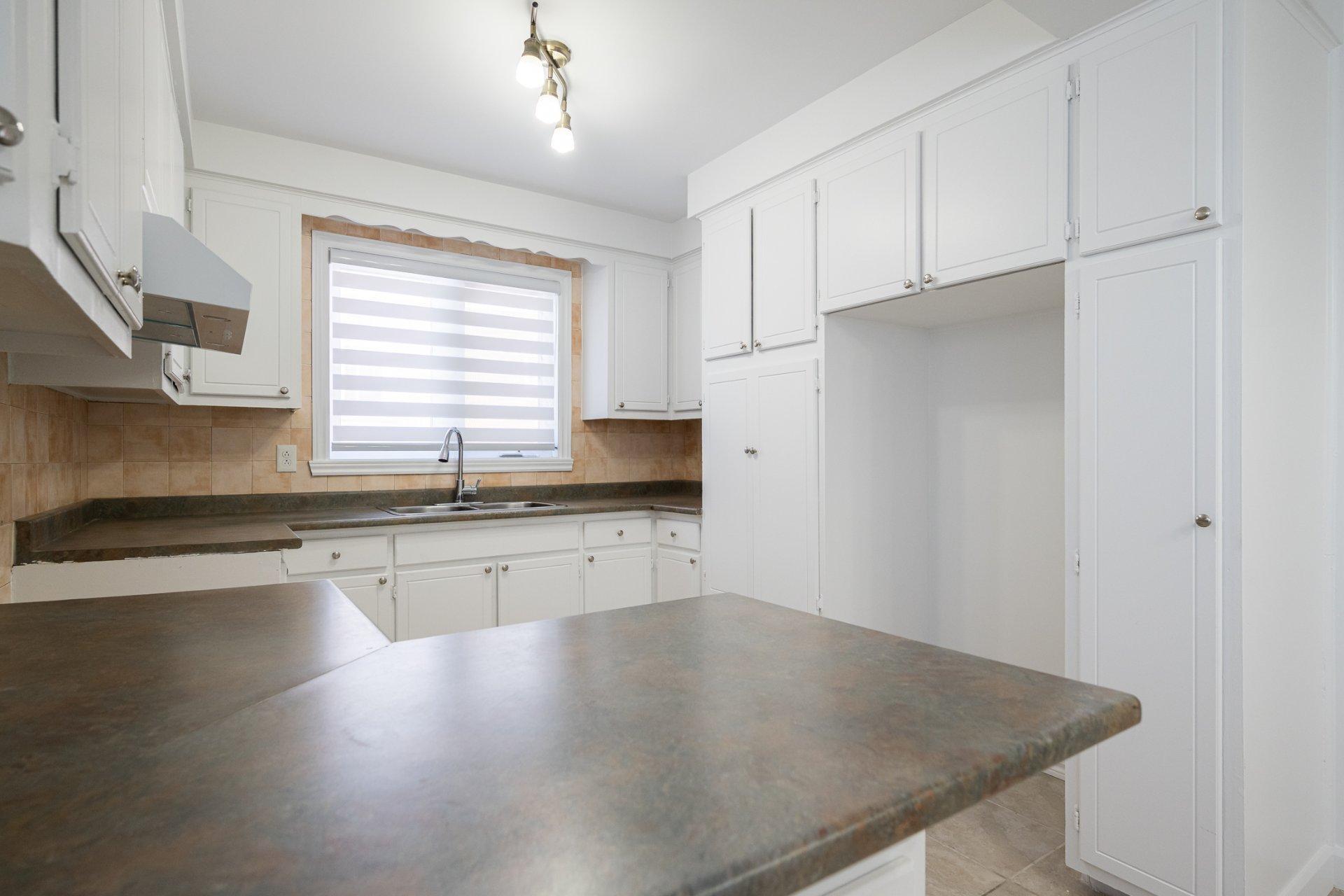 









786


Ch. du Sablon

,
Laval (Chomedey),




QC
H7W4H6

