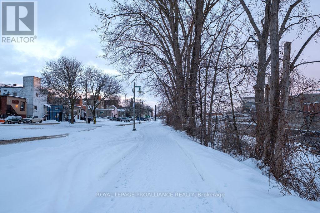 












806 - 344 FRONT ST STREET

,
Belleville (Belleville Ward),




Ontario
K8N5M4

