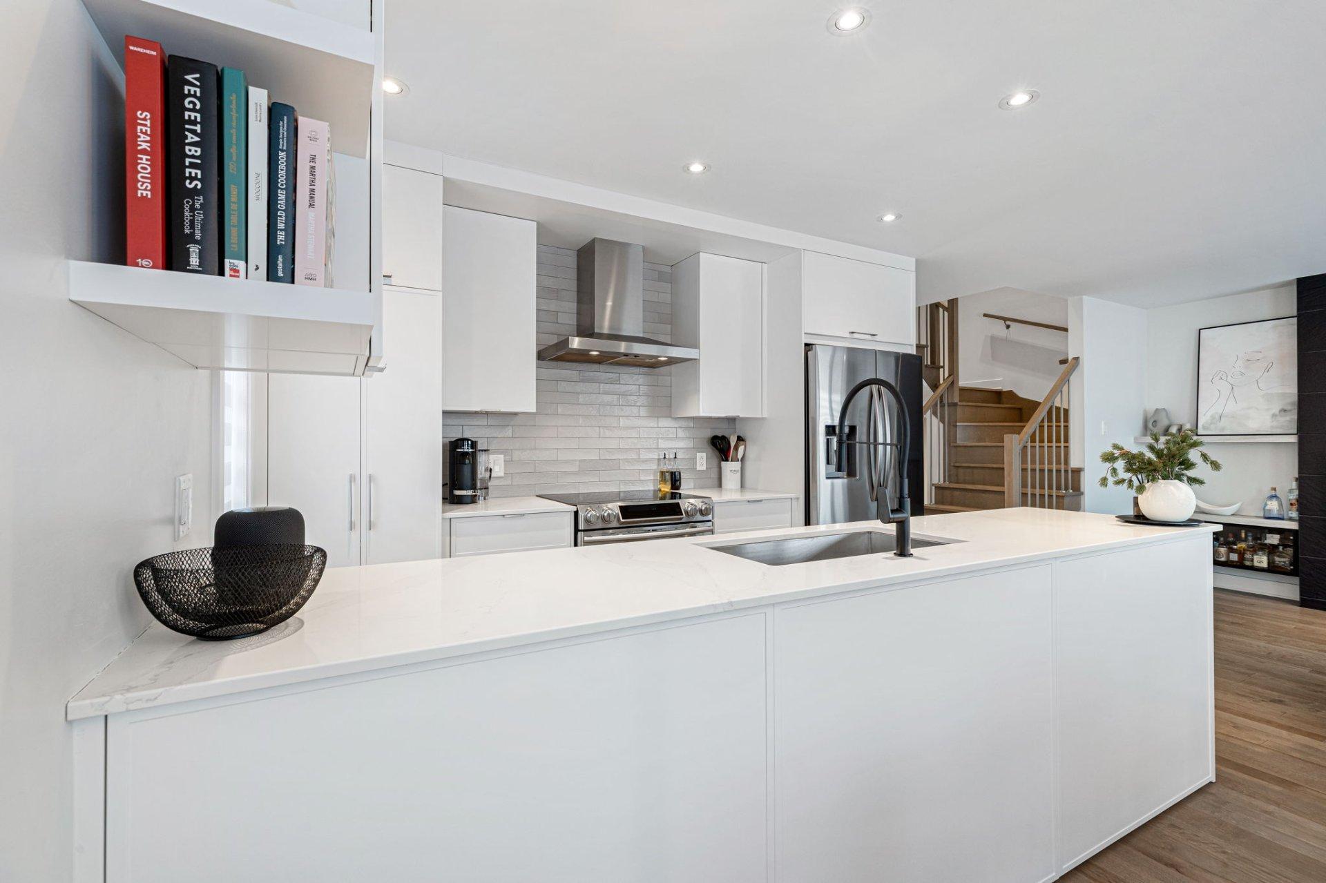 









815


Rue Jean-Deslauriers

, 36,
Boucherville,




QC
J4B0L6

