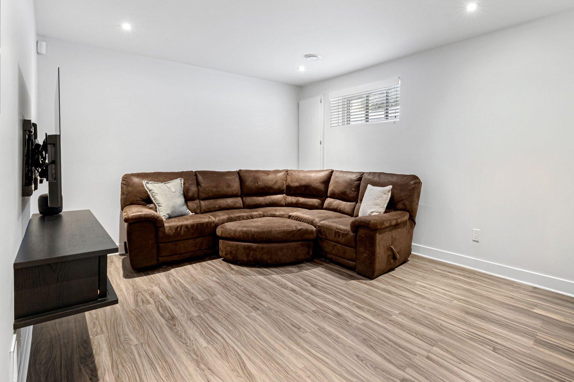 









815


Rue Jean-Deslauriers

, 36,
Boucherville,




QC
J4B0L6

