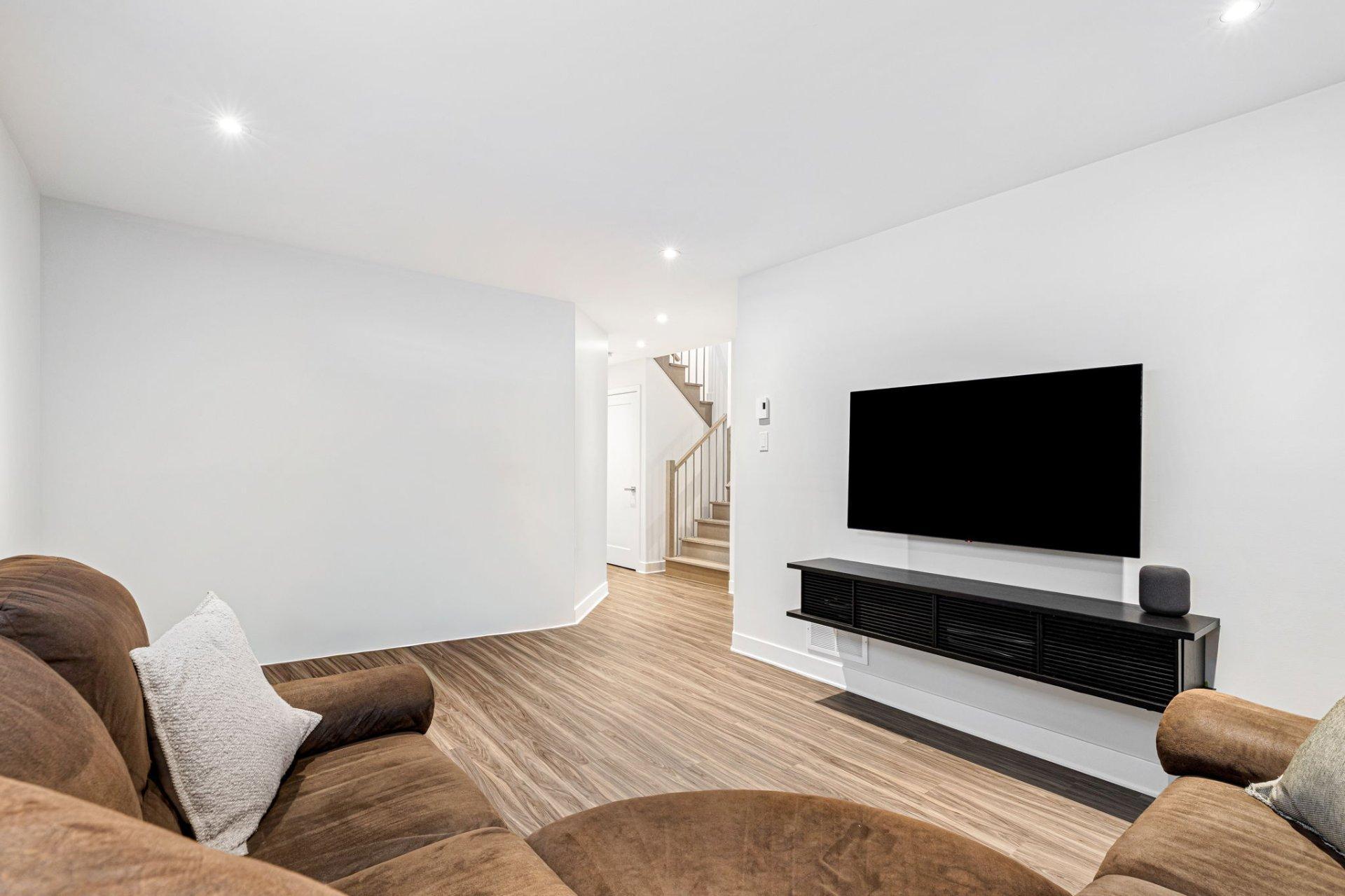 









815


Rue Jean-Deslauriers

, 36,
Boucherville,




QC
J4B0L6

