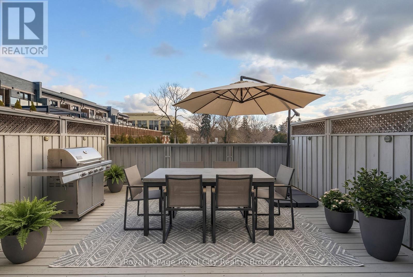 












216 REBECCA STREET

,
Oakville (CO Central),




Ontario
L6K1J9

