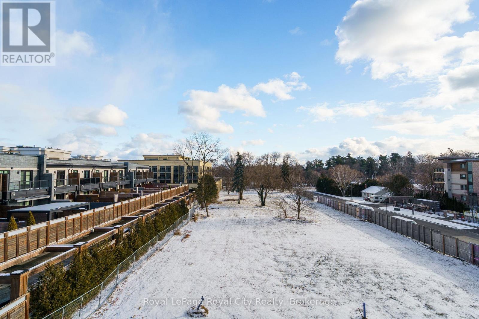 












216 REBECCA STREET

,
Oakville (CO Central),




Ontario
L6K1J9

