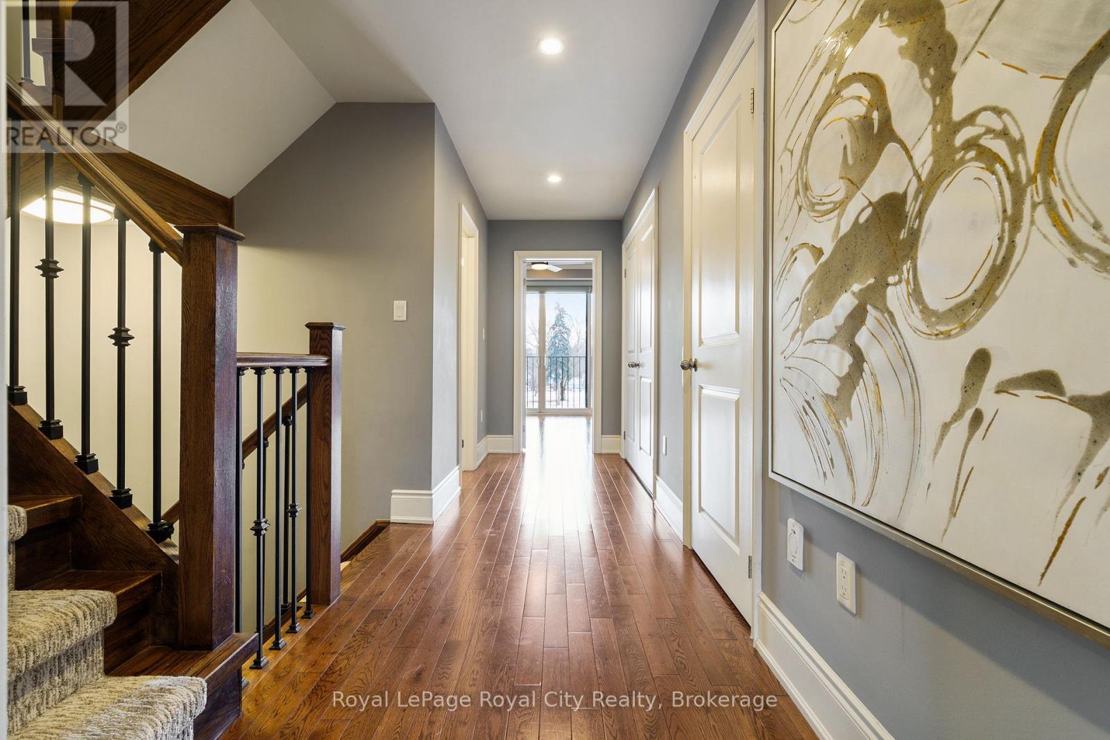 












216 REBECCA STREET

,
Oakville (CO Central),




Ontario
L6K1J9

