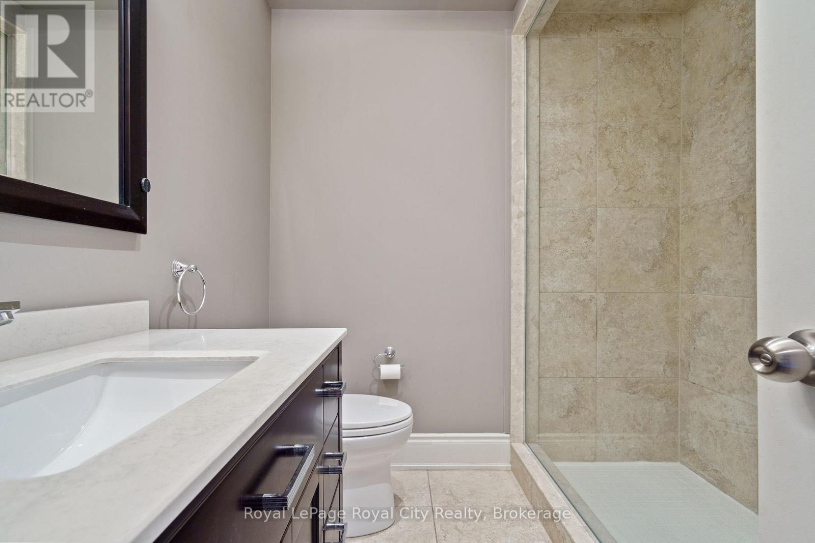 












216 REBECCA STREET

,
Oakville (CO Central),




Ontario
L6K1J9

