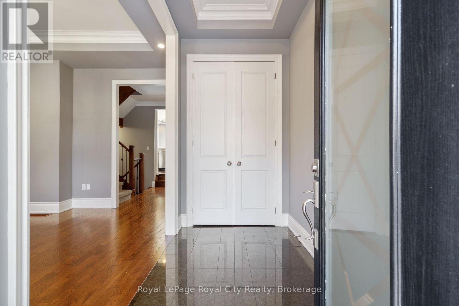 












216 REBECCA STREET

,
Oakville (CO Central),




Ontario
L6K1J9

