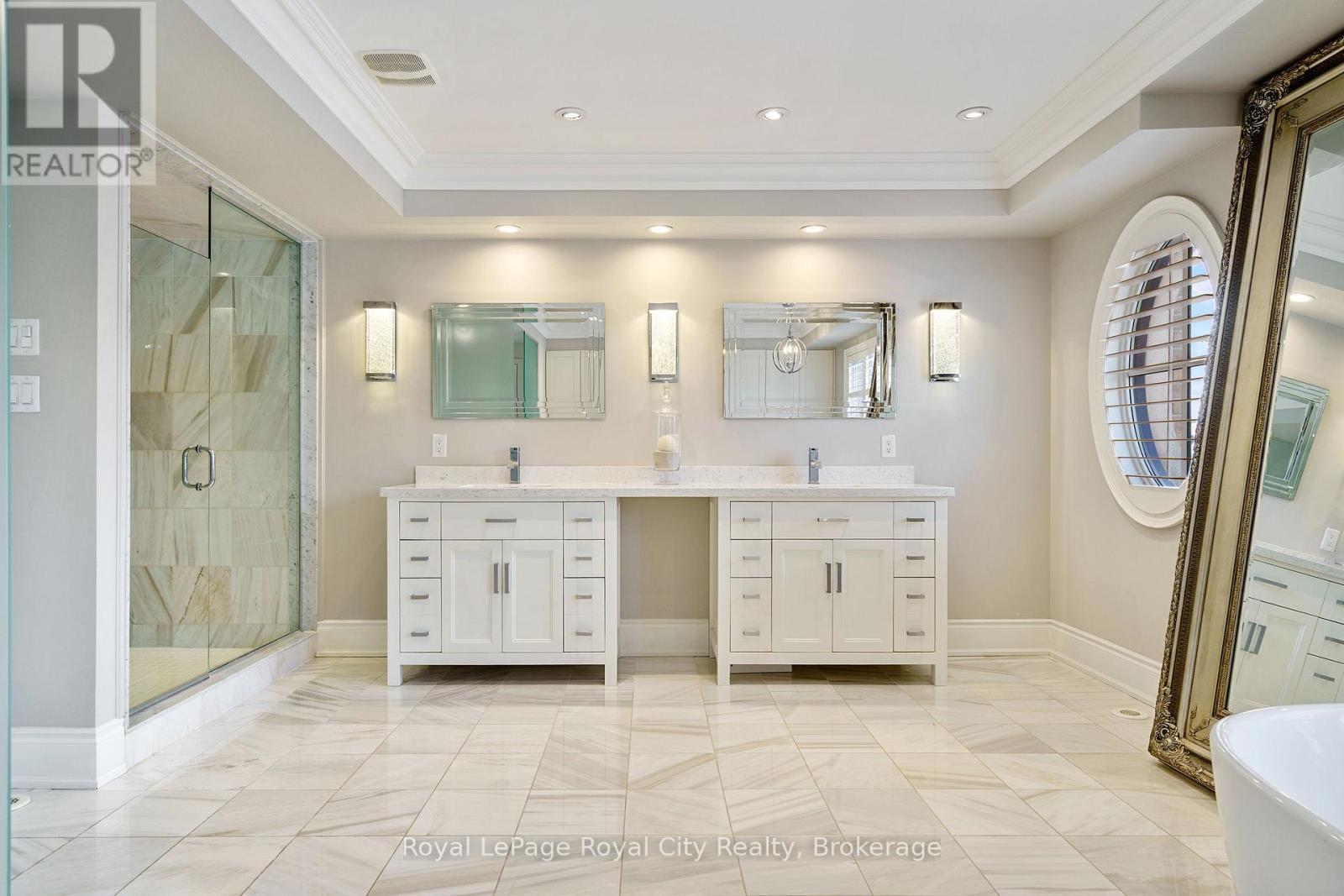 












216 REBECCA STREET

,
Oakville (CO Central),




Ontario
L6K1J9

