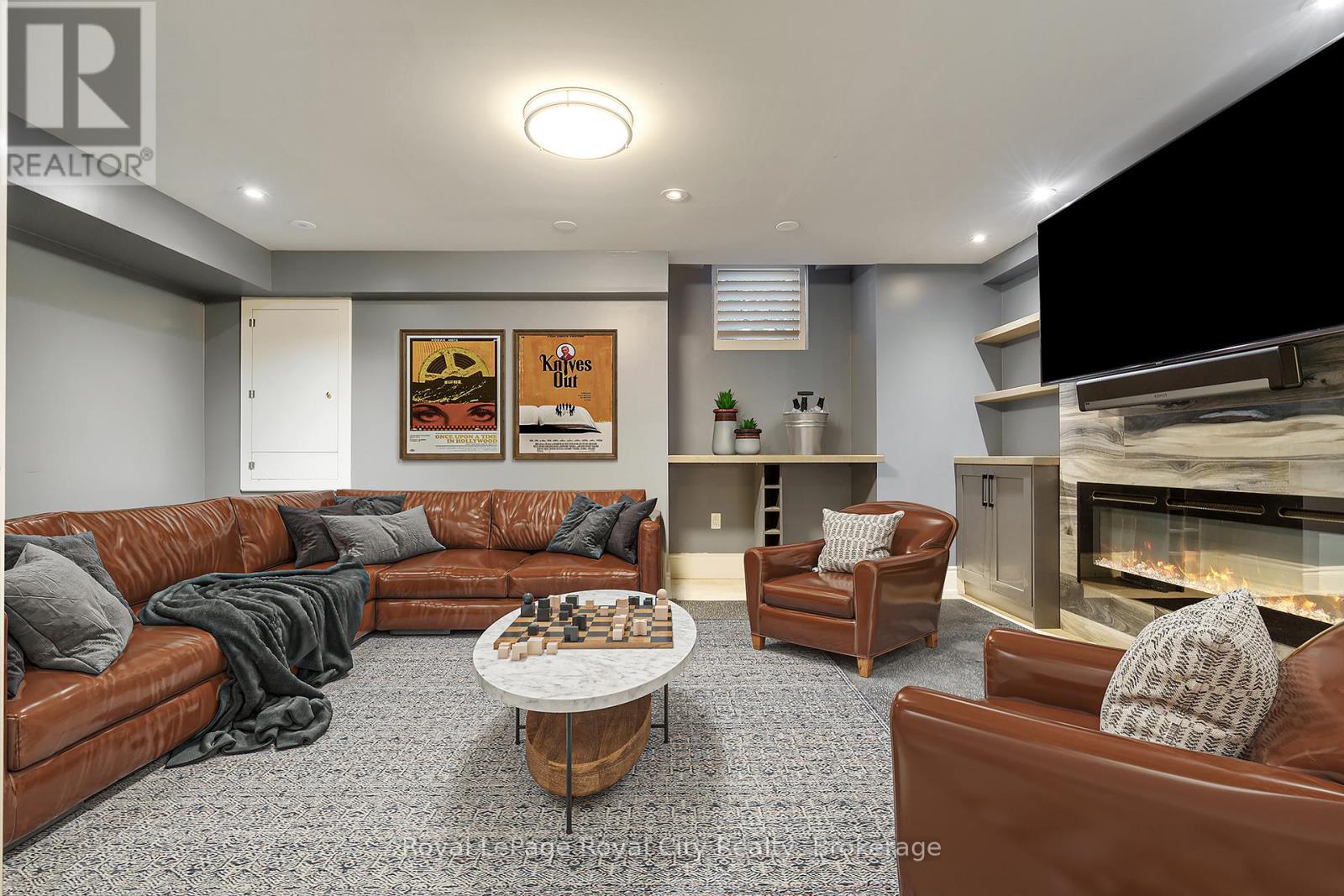 












216 REBECCA STREET

,
Oakville (CO Central),




Ontario
L6K1J9

