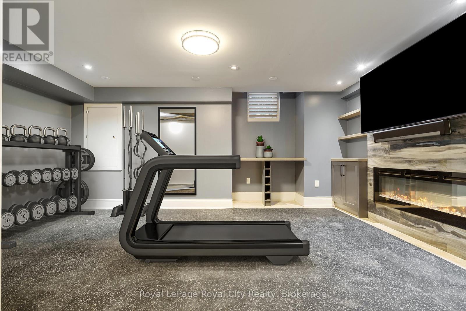 












216 REBECCA STREET

,
Oakville (CO Central),




Ontario
L6K1J9

