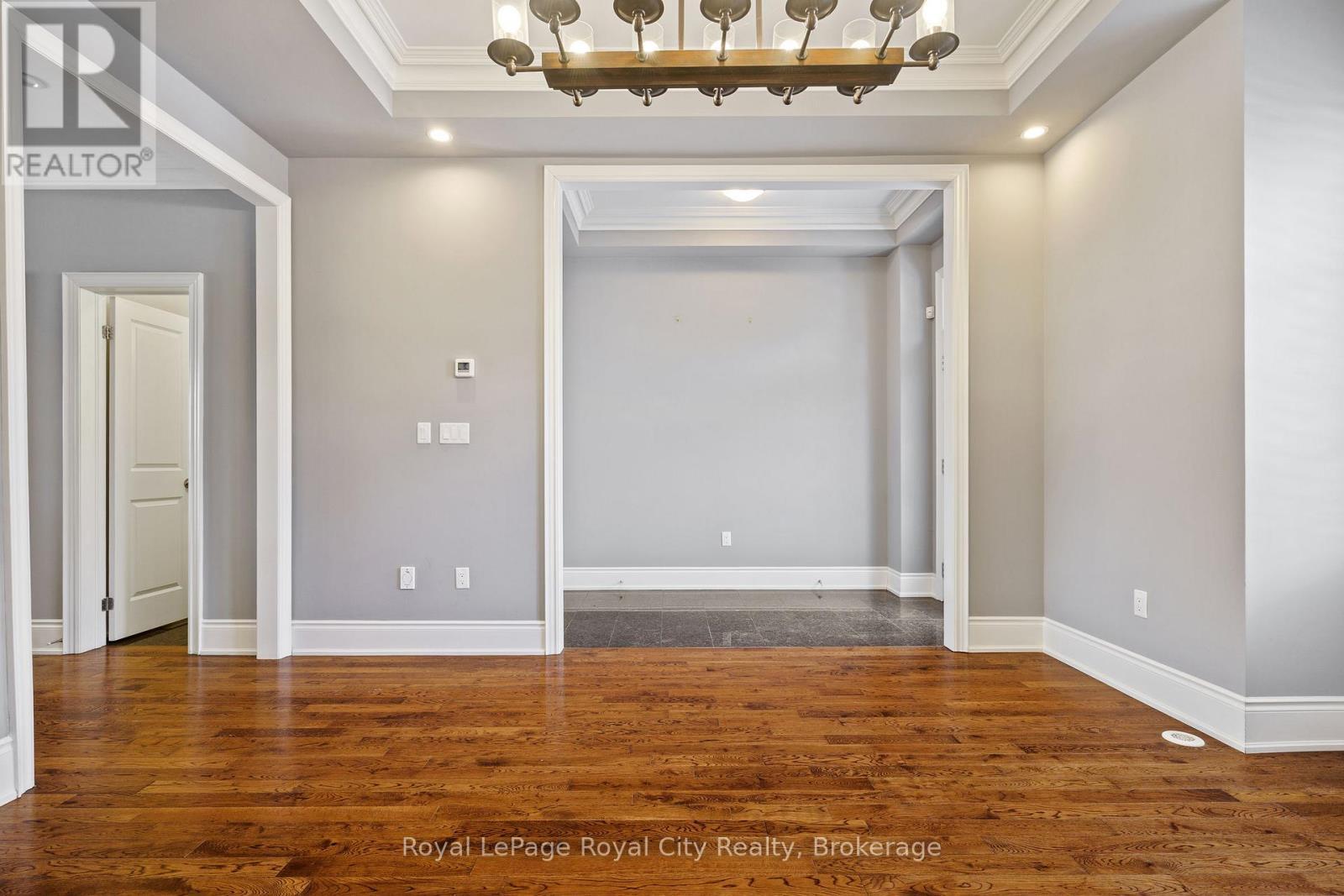 












216 REBECCA STREET

,
Oakville (CO Central),




Ontario
L6K1J9

