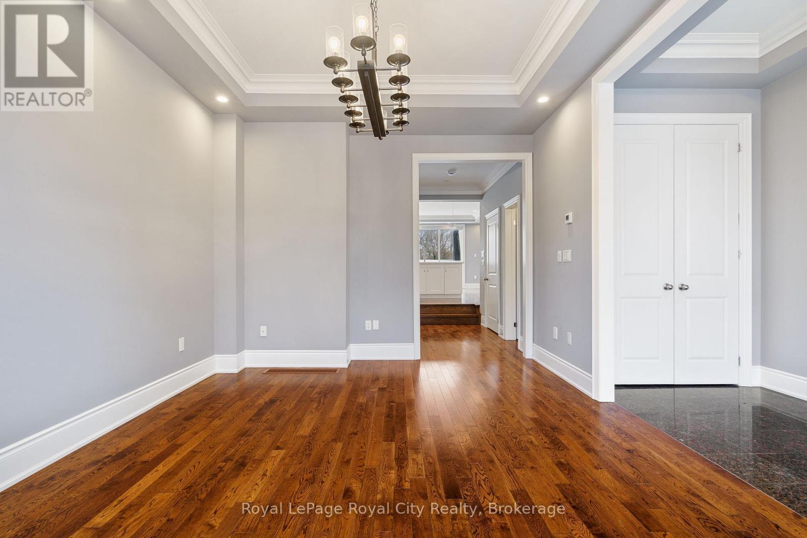 












216 REBECCA STREET

,
Oakville (CO Central),




Ontario
L6K1J9

