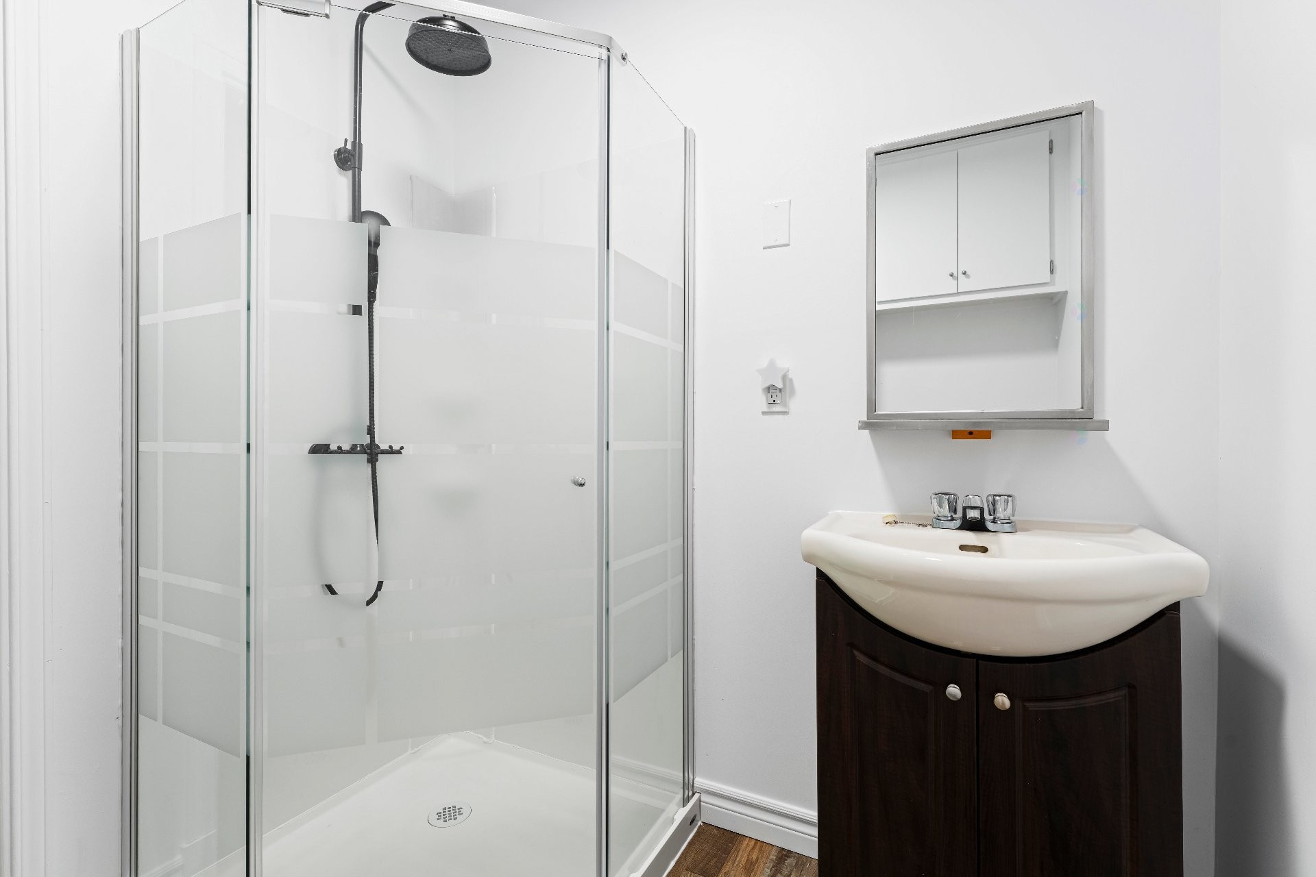 









655Z

 - 661Z


Rue Dufferin

,
Stanstead - Ville,




QC
J0B3E0

