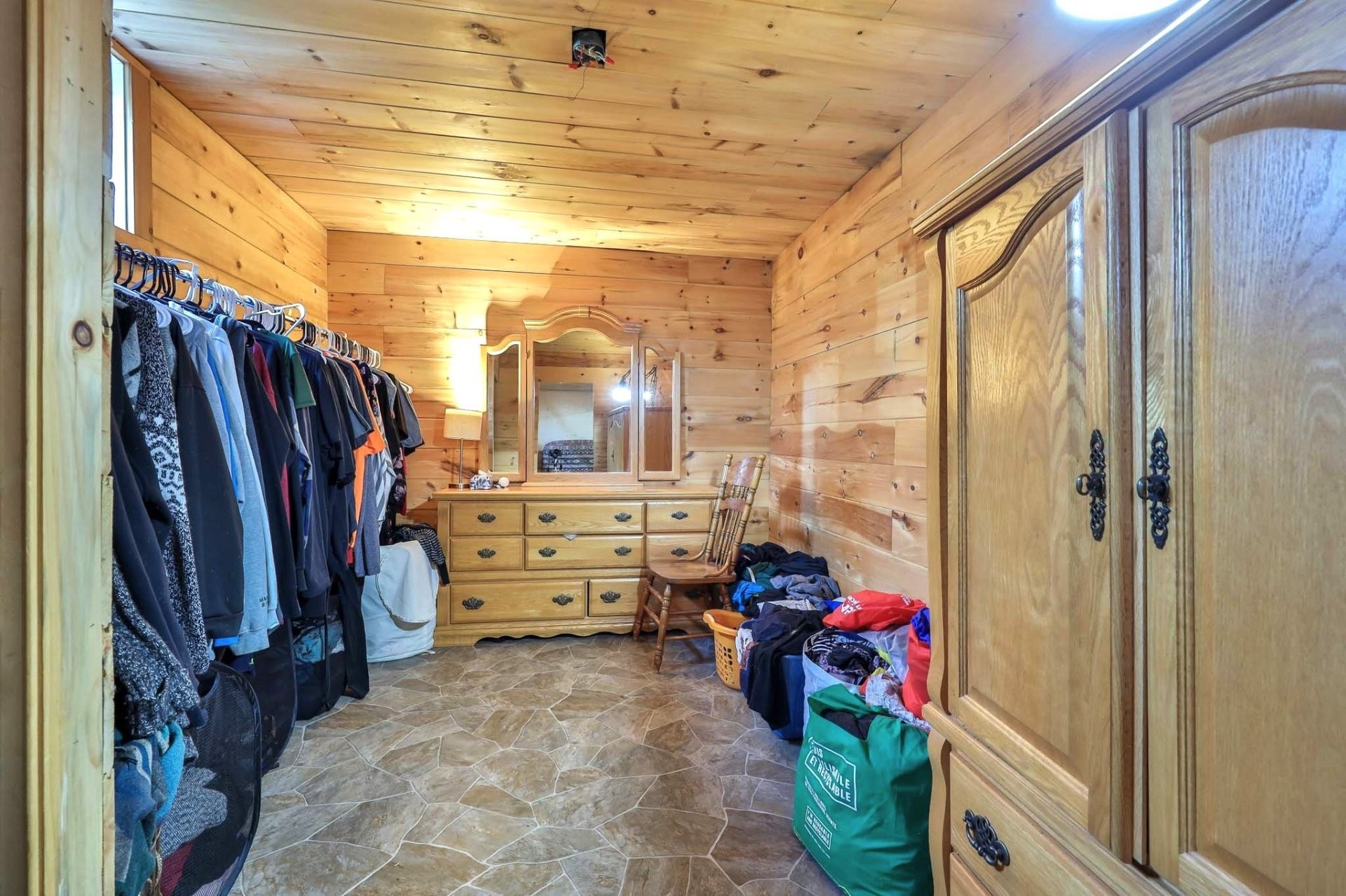 









26


Ch. de la Frontière

,
Sainte-Thérèse-de-la-Gatineau,




QC
J9X2X0

