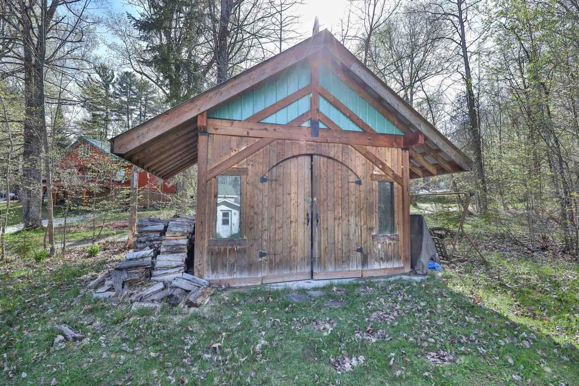 









26


Ch. de la Frontière

,
Sainte-Thérèse-de-la-Gatineau,




QC
J9X2X0

