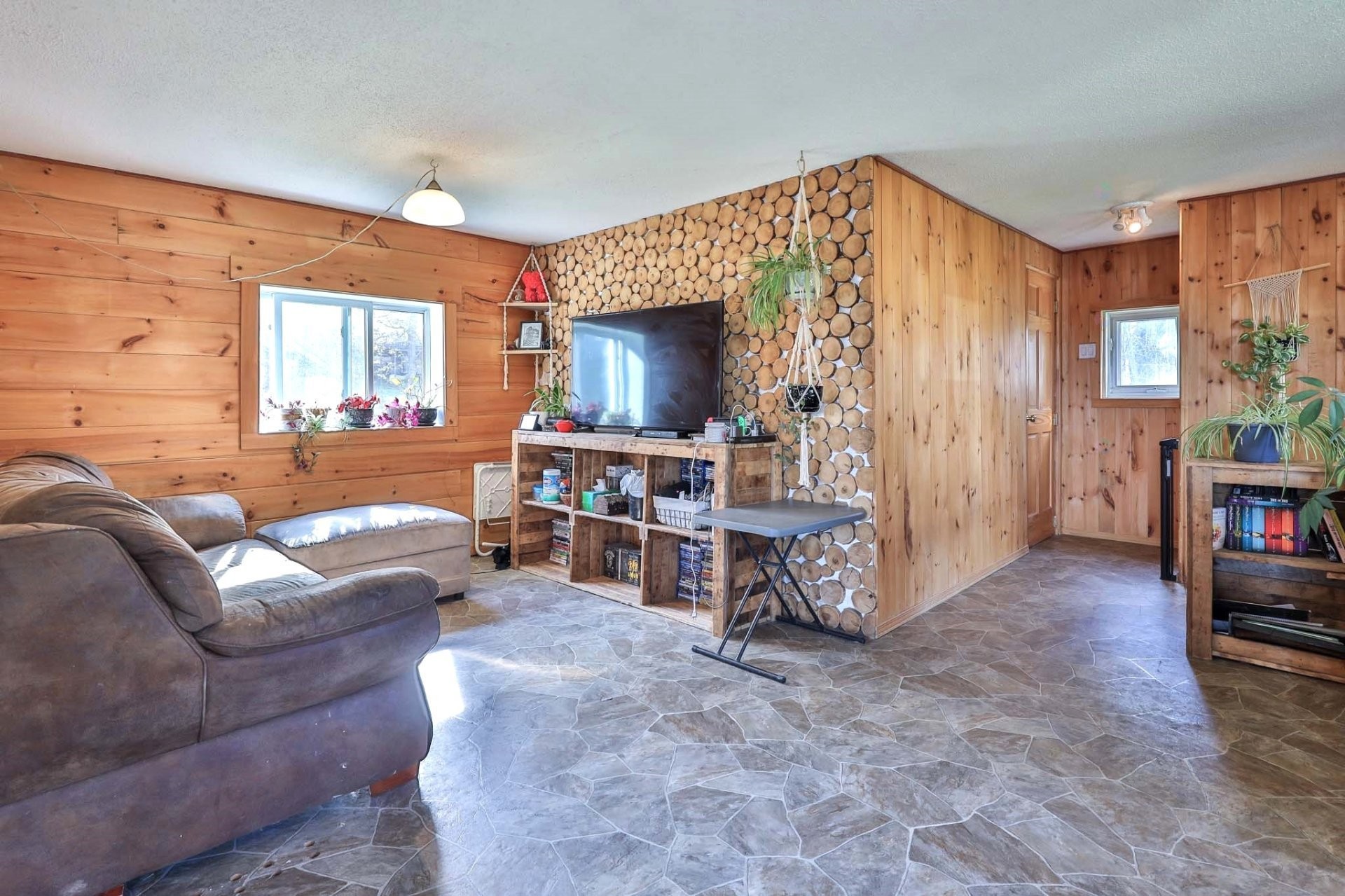 









26


Ch. de la Frontière

,
Sainte-Thérèse-de-la-Gatineau,




QC
J9X2X0

