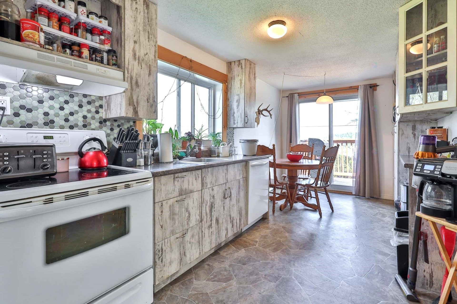 









26


Ch. de la Frontière

,
Sainte-Thérèse-de-la-Gatineau,




QC
J9X2X0

