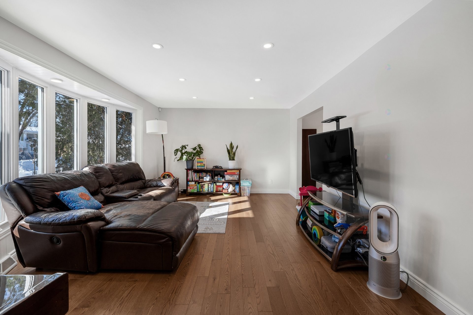 









305


Rue Blythwood

,
Dollard-des-Ormeaux,




QC
H9G1V6

