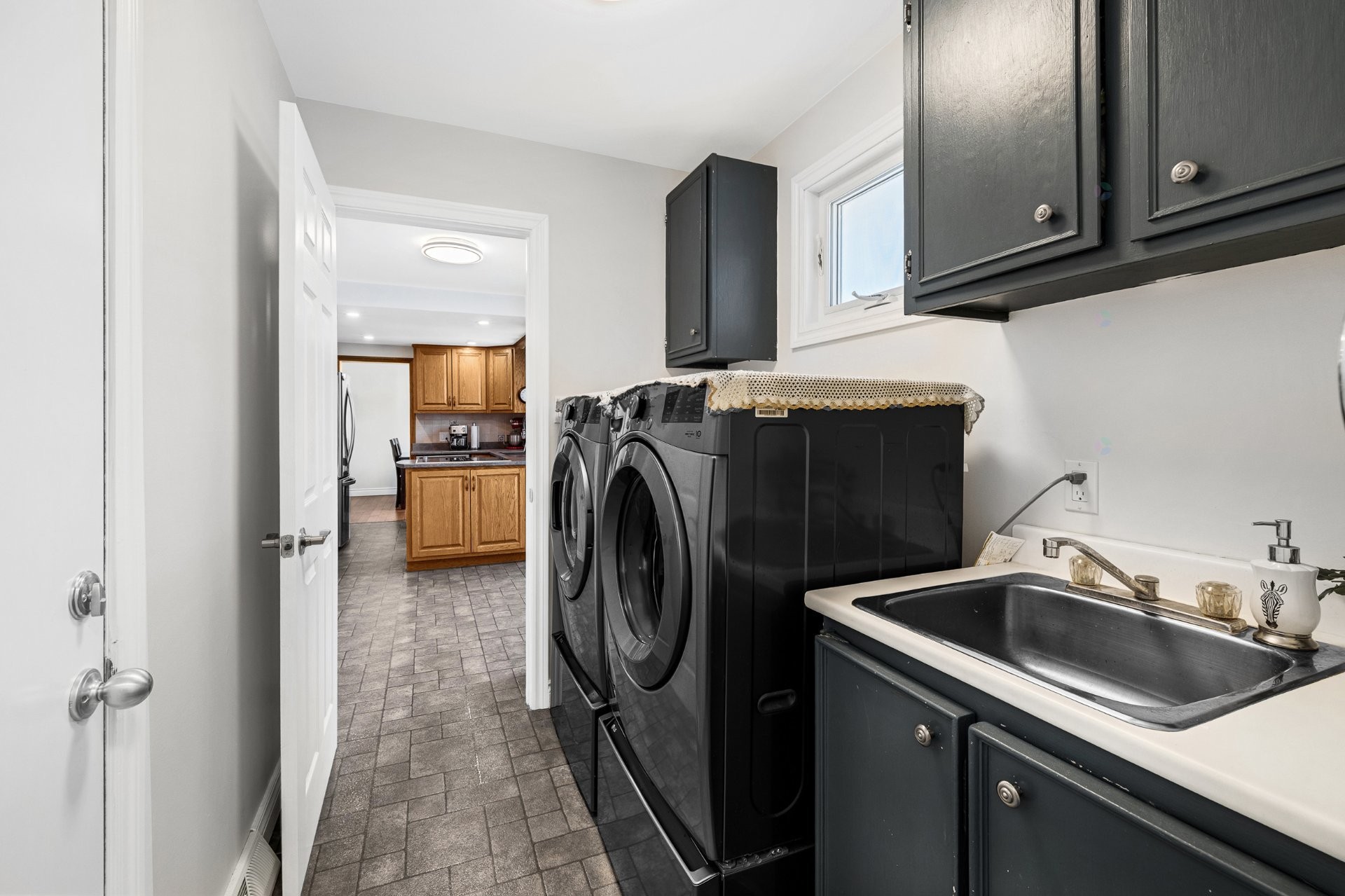 









305


Rue Blythwood

,
Dollard-des-Ormeaux,




QC
H9G1V6

