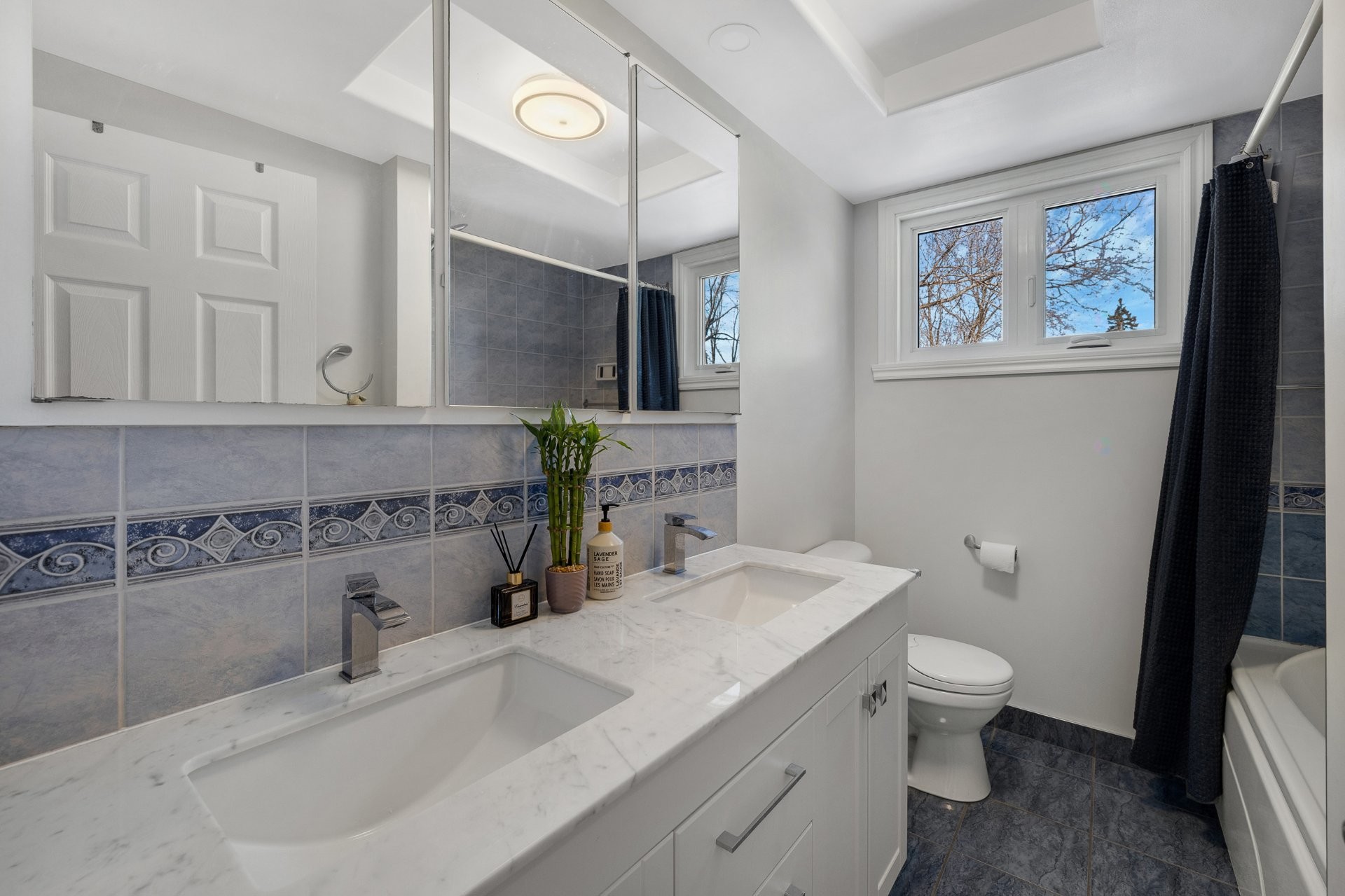 









305


Rue Blythwood

,
Dollard-des-Ormeaux,




QC
H9G1V6

