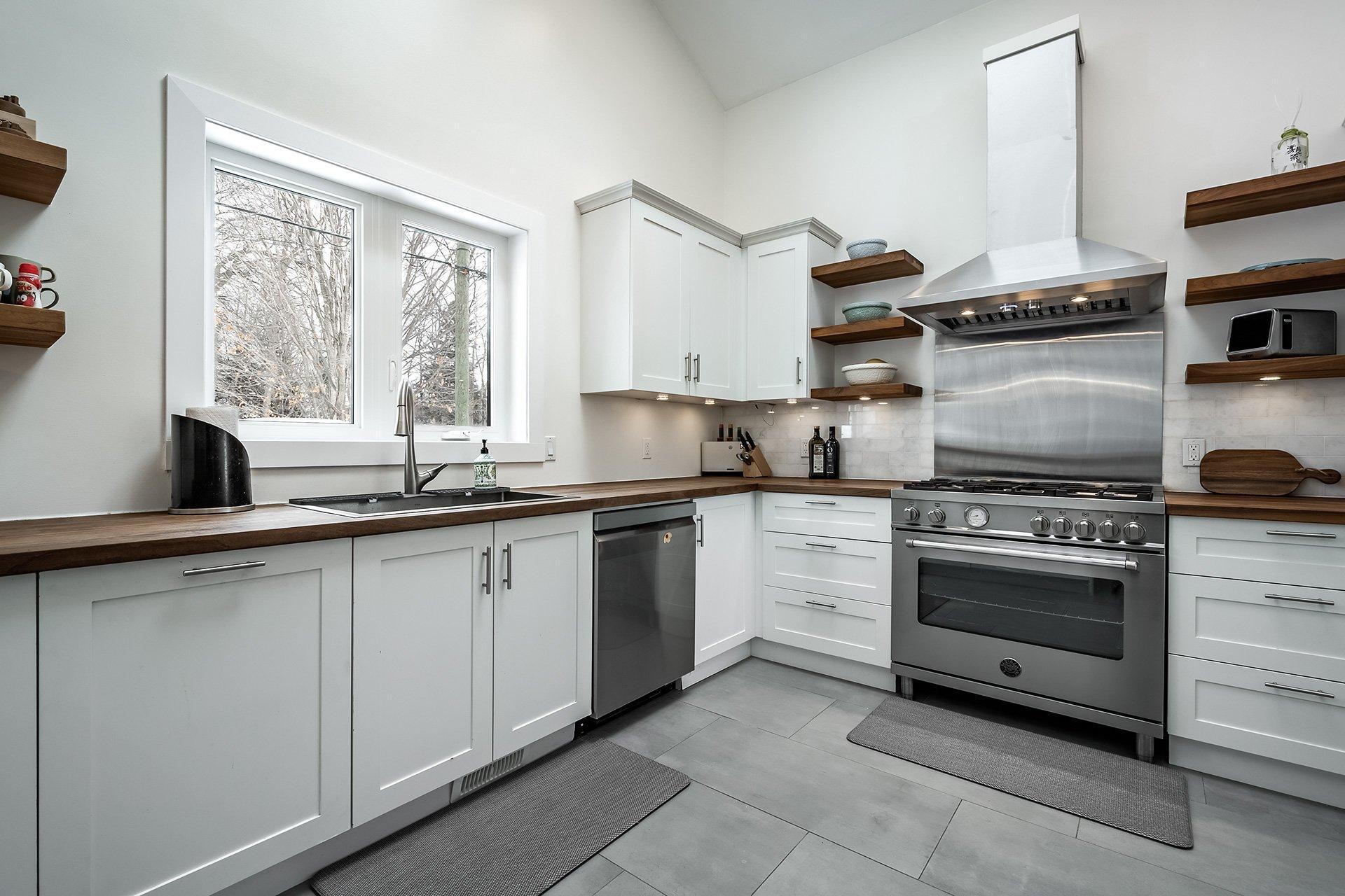 









275


Alice-Carrière Street

,
Beaconsfield,




QC
H9W6E6

