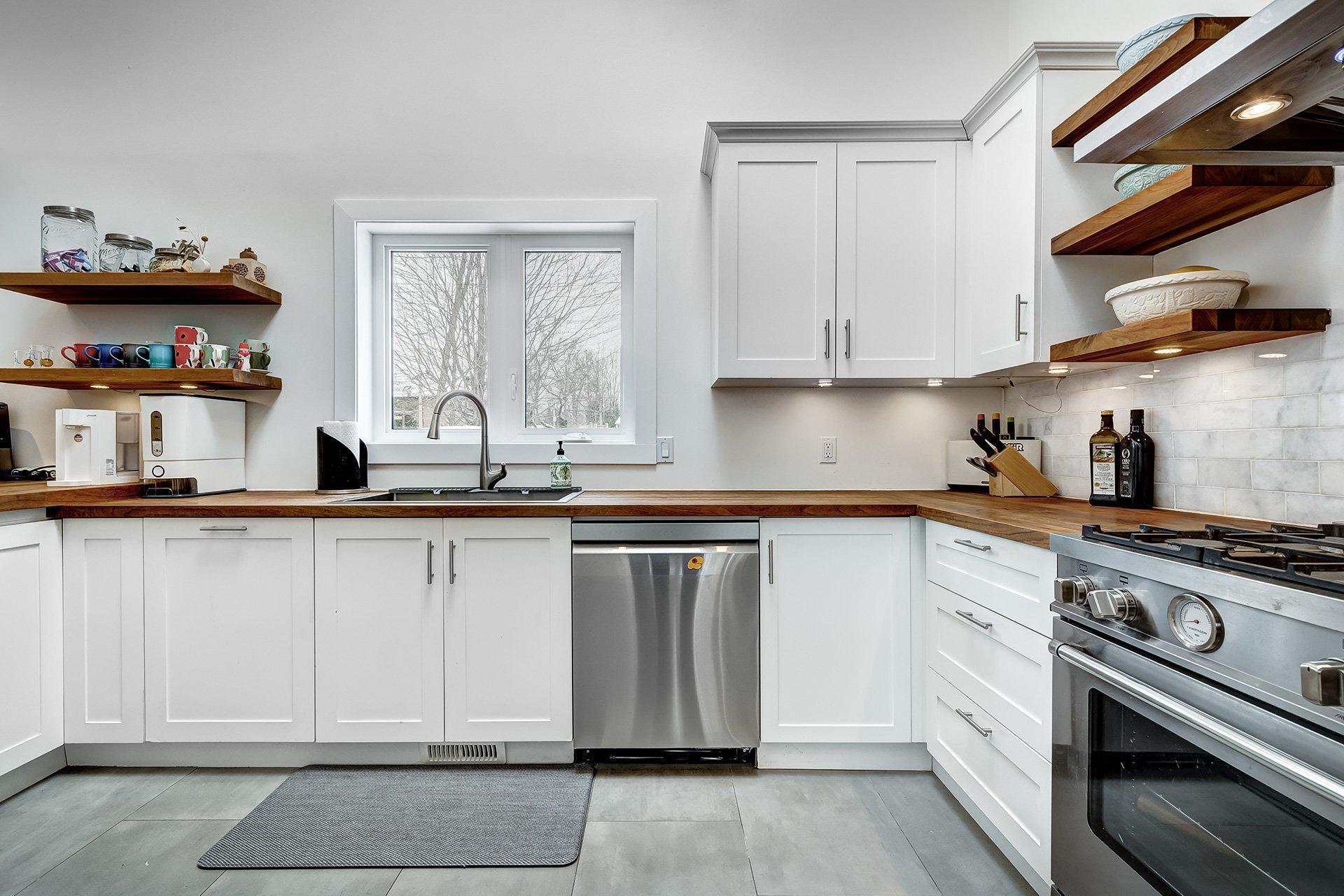 









275


Alice-Carrière Street

,
Beaconsfield,




QC
H9W6E6

